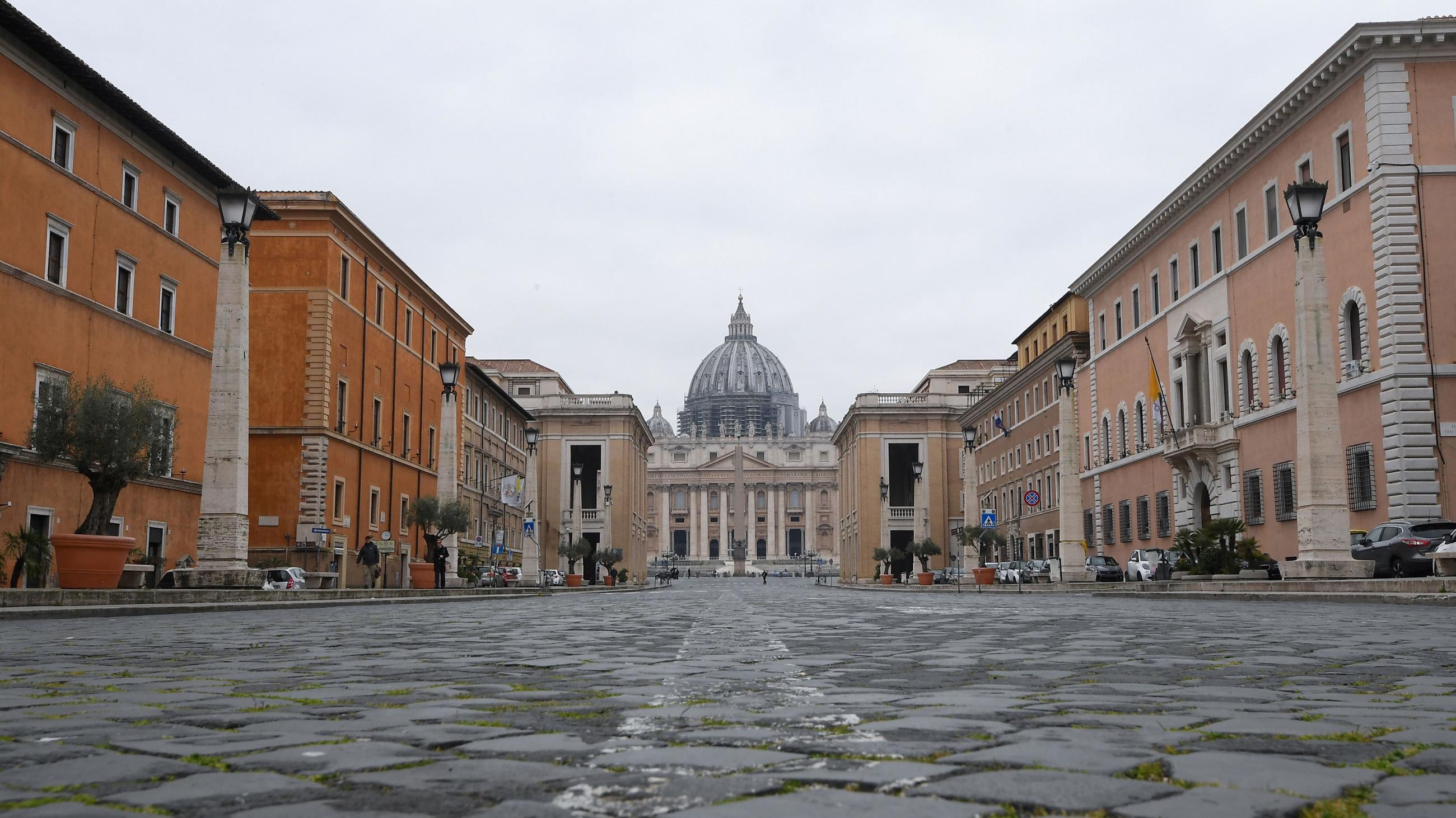 Image shows the iconic architecturally stunning tourist spot completely bereft of tourists. It would normally be crowded, but nobody is there.