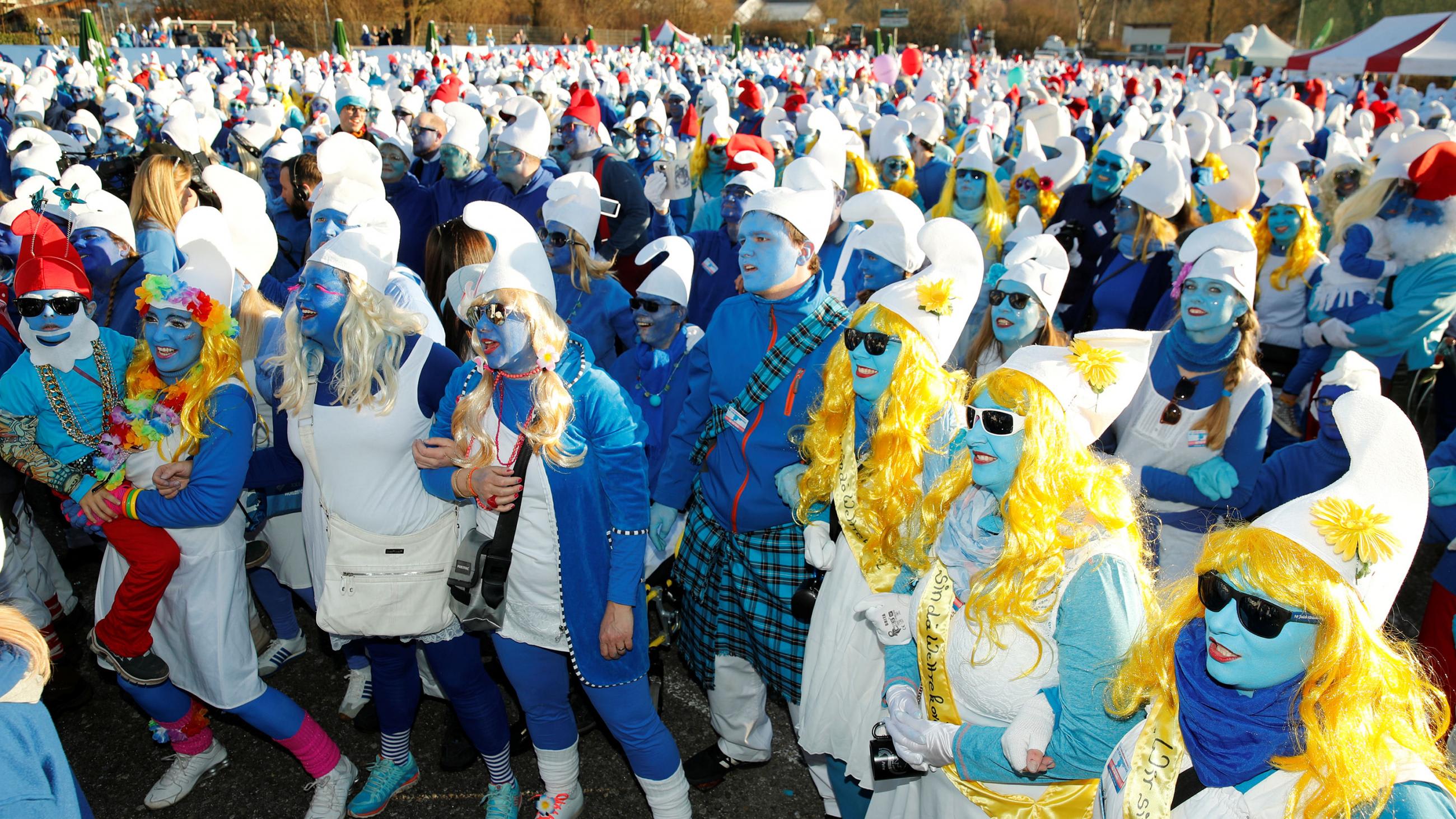 This photo shows the previous attempt in Germany on February 16, 2019. The picture shows a huge crowd of people dressed in blue face as the cartoon character.