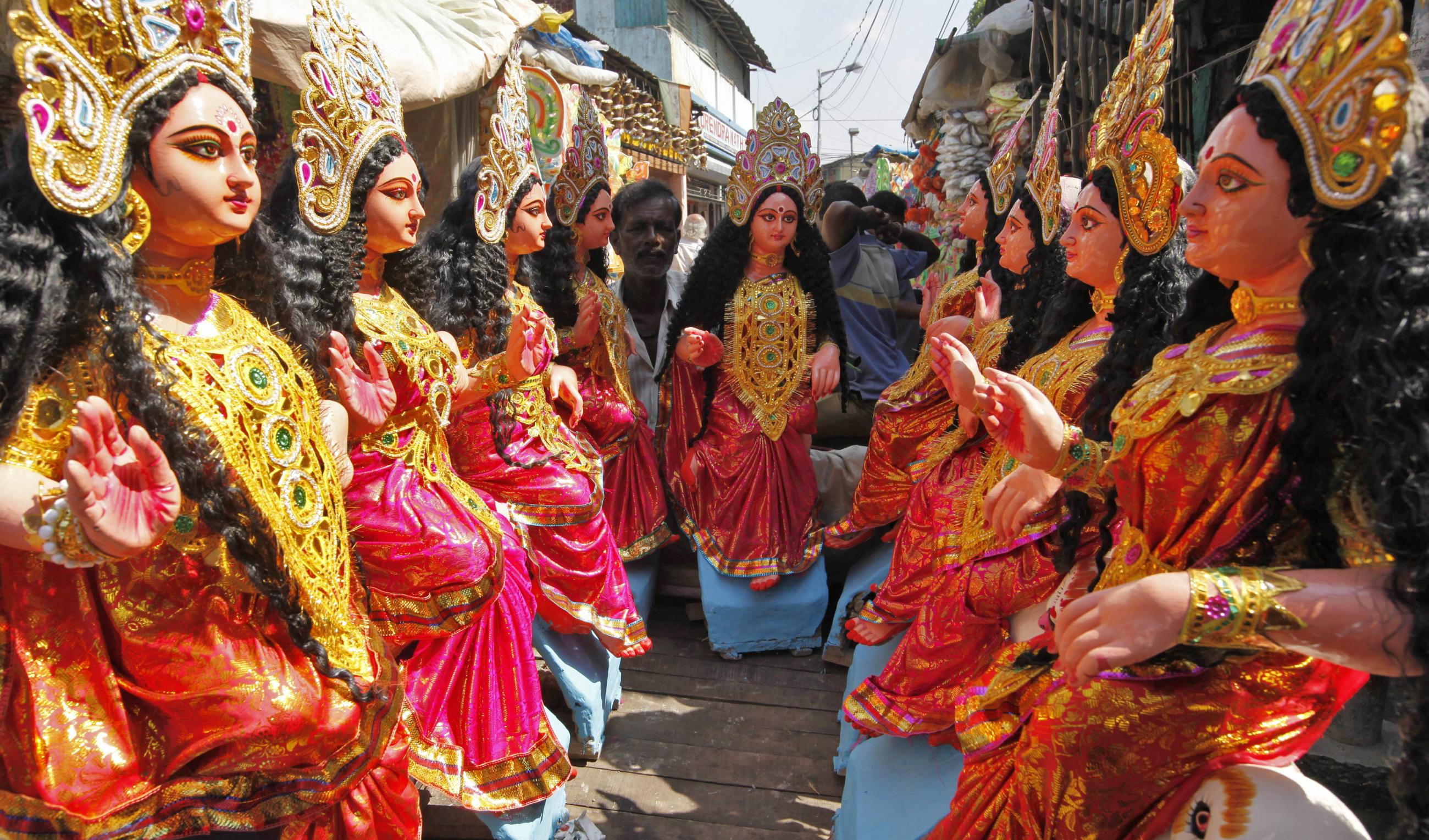 after loading idols of the Hindu goddess of wealth and prosperity Lakshmi onto a mini-truck outside a workshop in Kolkata October 20, 2010, ahead of Lakshmi puja.