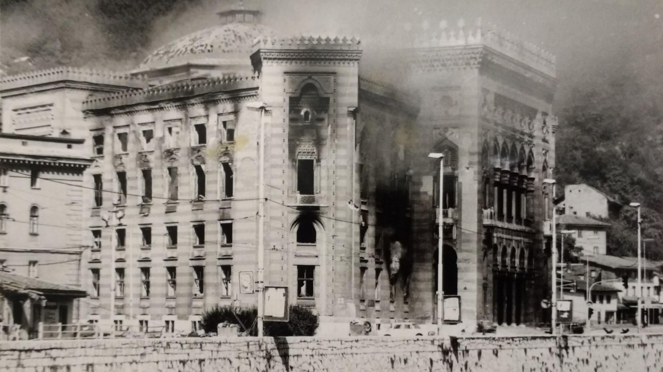 Black and white photo of the city hall in Sarjevo set ablaze