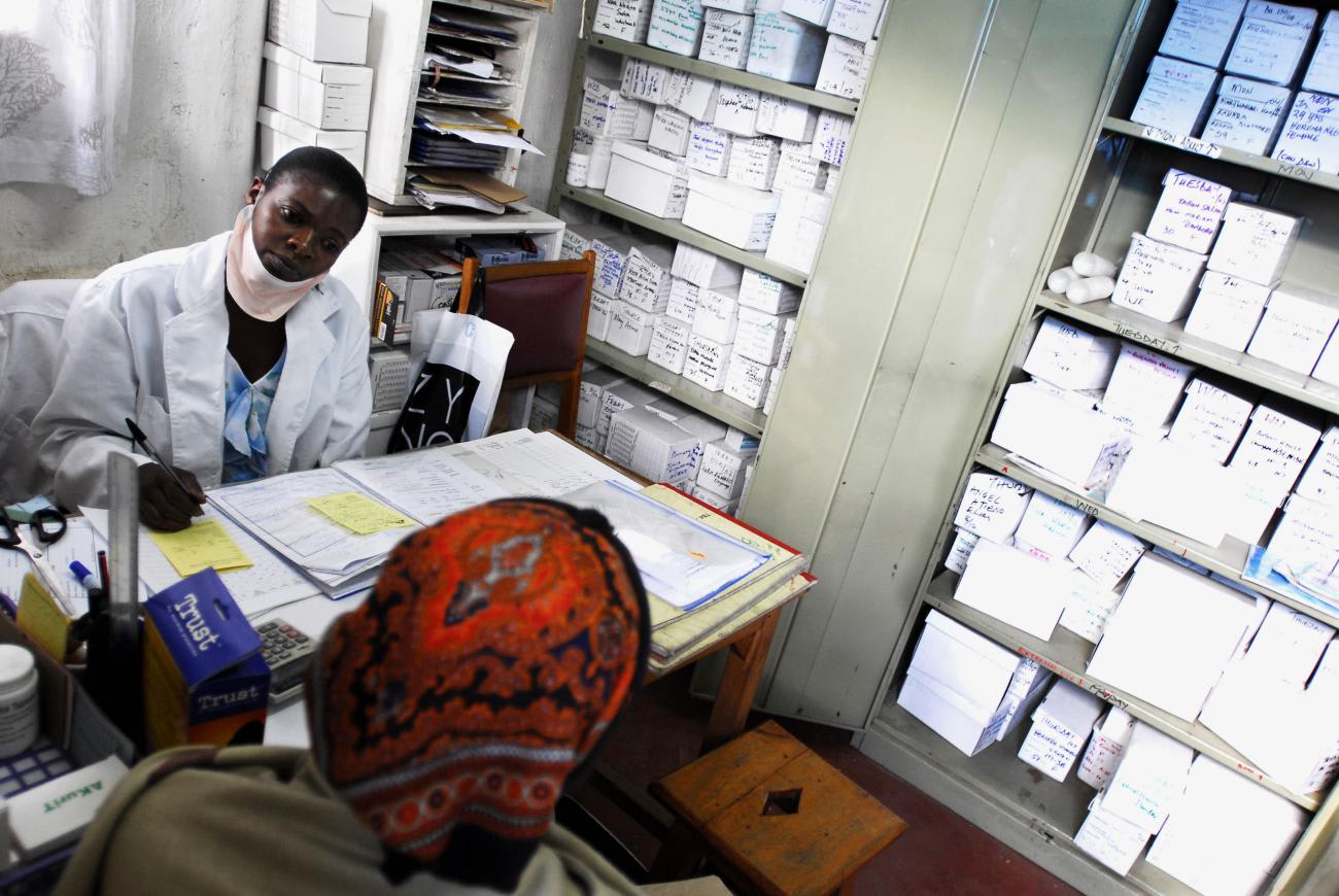 A doctor listens to a tuberculosis patient at the Blue house clinic, in Nairobi, on March 22, 2007.
