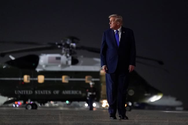 U.S. President Donald Trump looks on as he walks to board Air Force One, after attending the 80th United Nations General Assembly, at John F. Kennedy International Airport, in New York, U.S., September 23, 2025. REUTERS/Al Drago