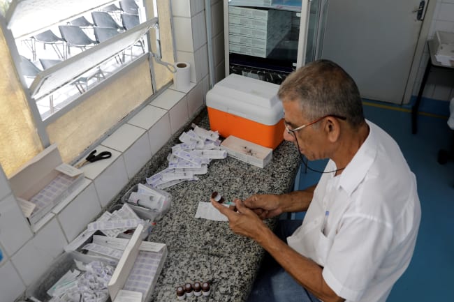 A health agent prepares yellow-fever vaccines during a vaccination campaign, in Mairipora, Brazil, on January 10, 2018.