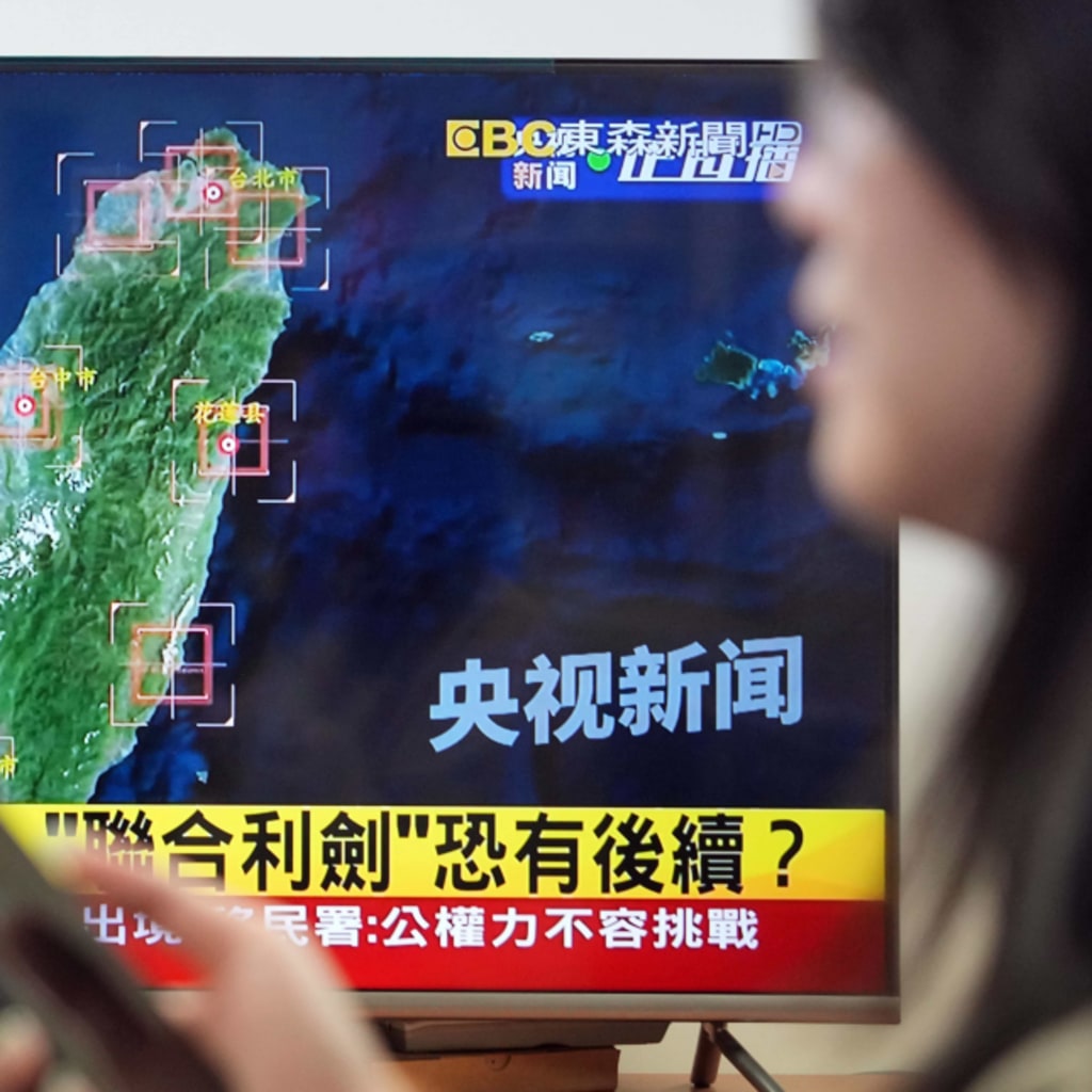 <p>Taiwanese television news program reports on Chinese military exercises near Taipei on April 1, 2025.</p>

