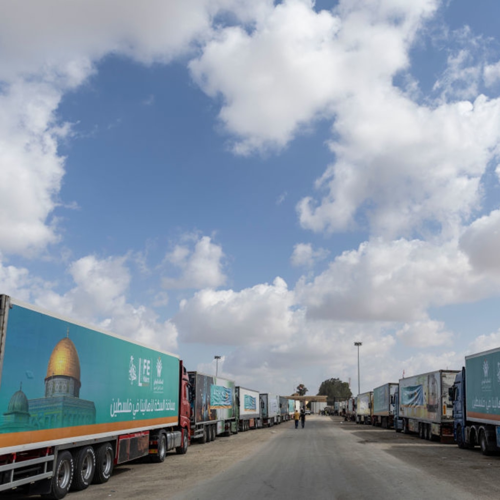 Eyes on Gaza, Argentina’s Presidential Vote, Putin Seeks Friends, and More pic