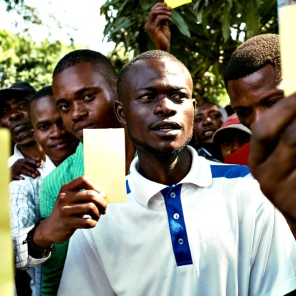 <p>Activists show ‘yellow cards’ to express their view against the delay in presidential election, in Kinshasa, the Democratic Republic of Congo, October 18, 2016.</p>
