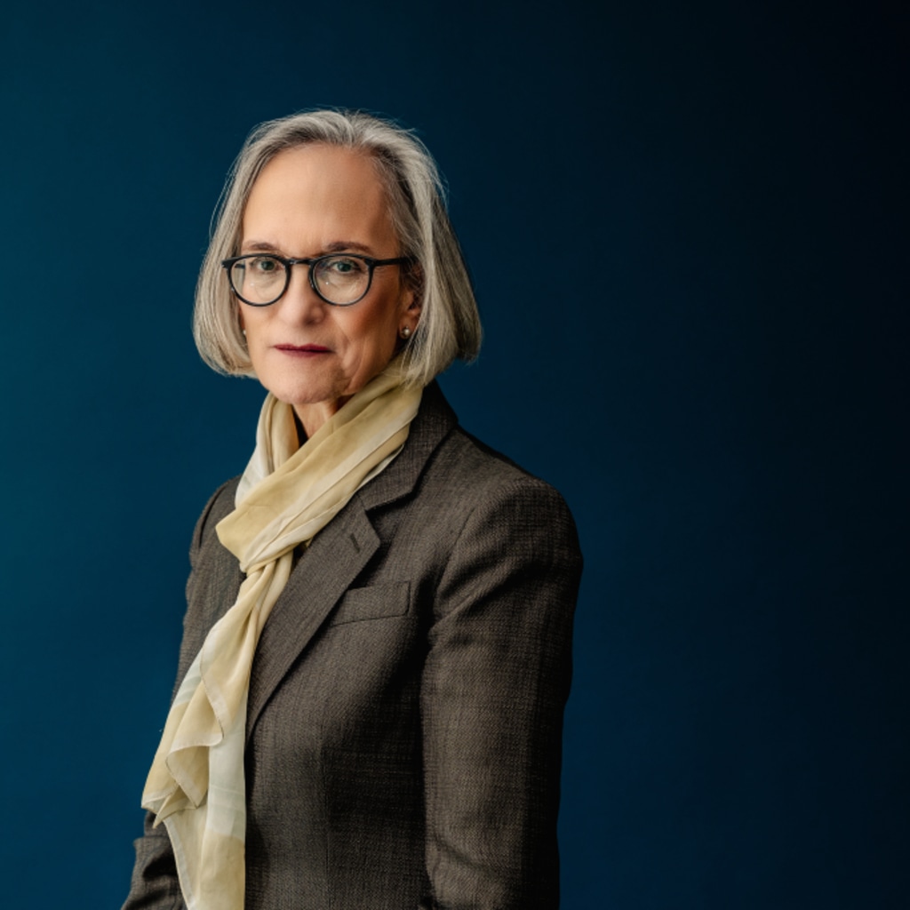 Portrait image of Carla Anne Robbins