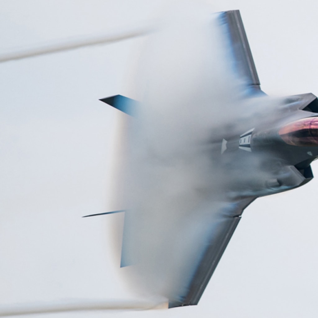 F-35 maneuver at air show