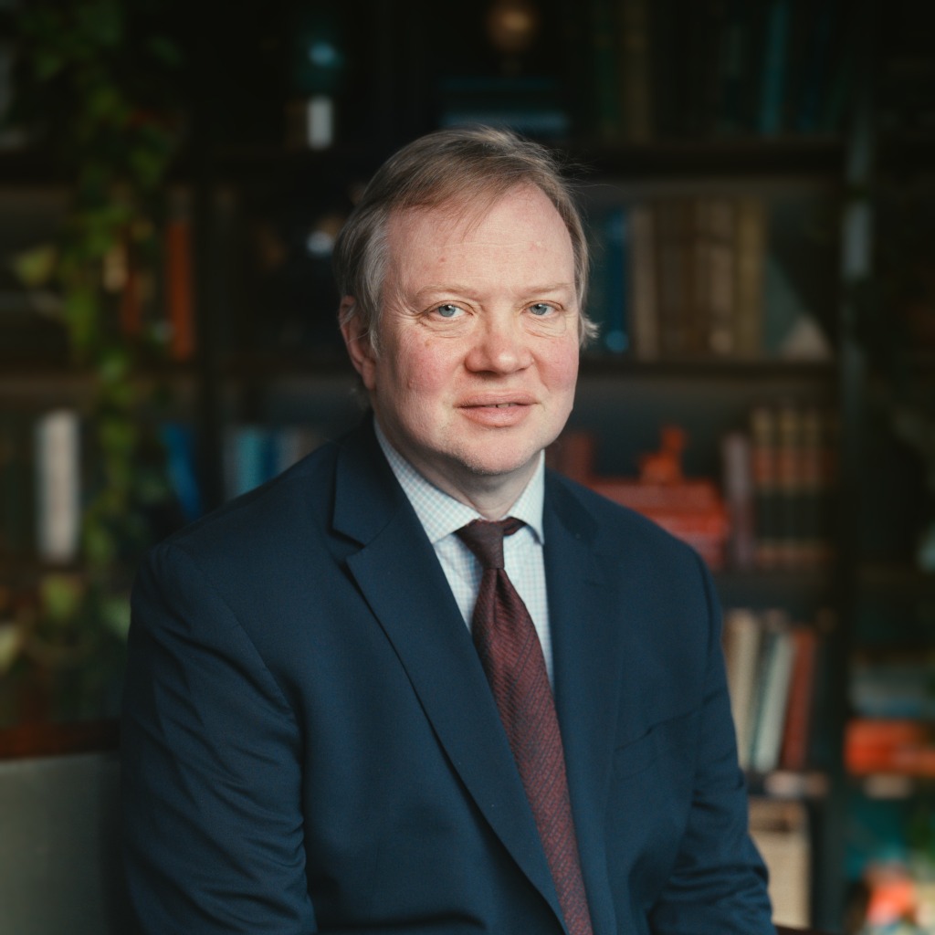 0071_Brad Setser Reshoot-031