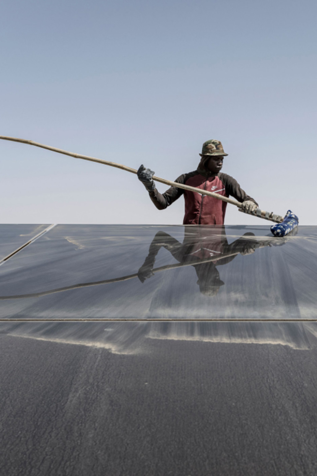 <p>A worker cleans the solar panels at a power plant in Nouakchott, Mauritania.</p>