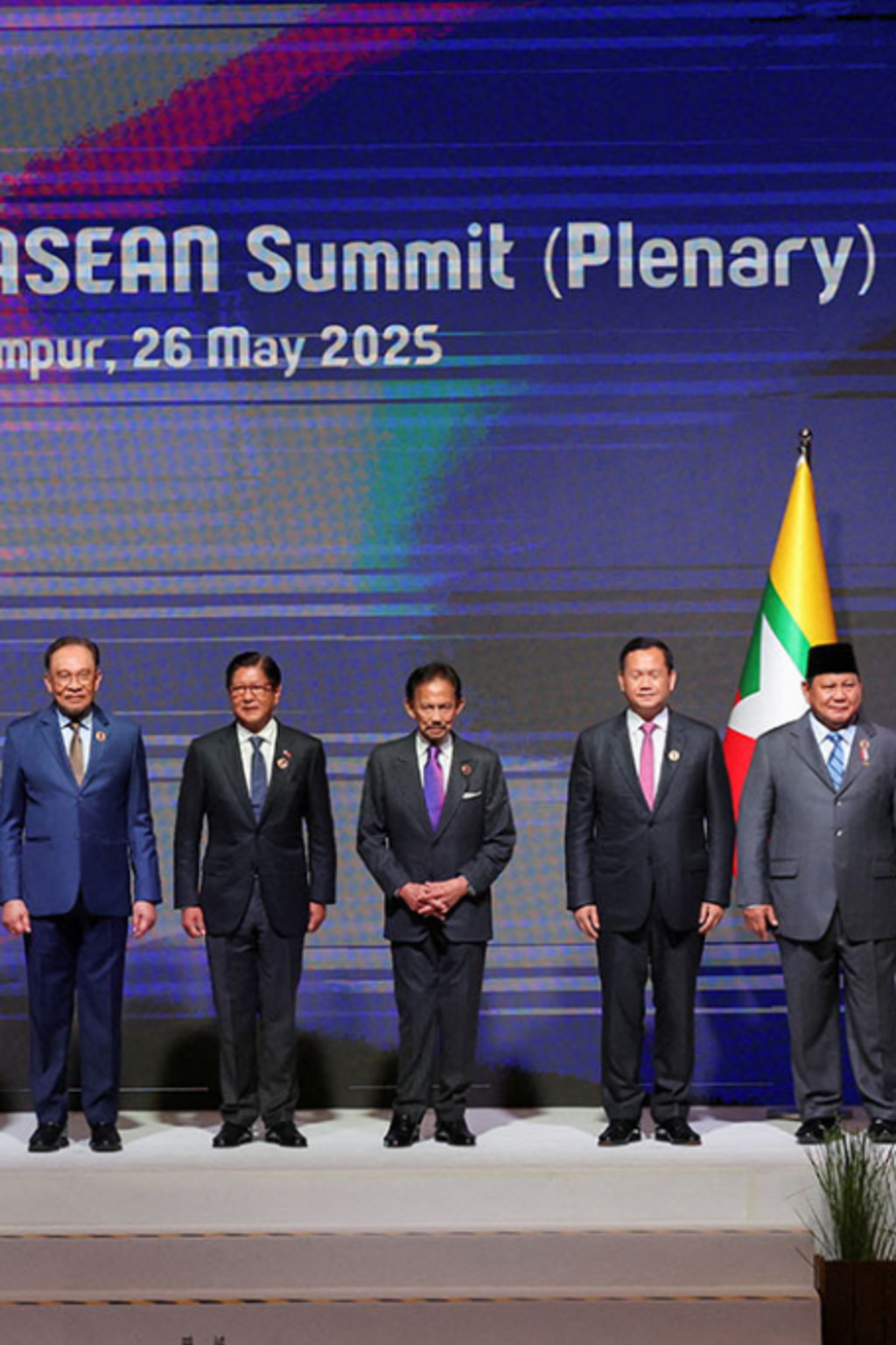 <p>ASEAN Leaders stand for photos at the 46th ASEAN Summit in Kuala Lumpur, Malaysia.</p>
