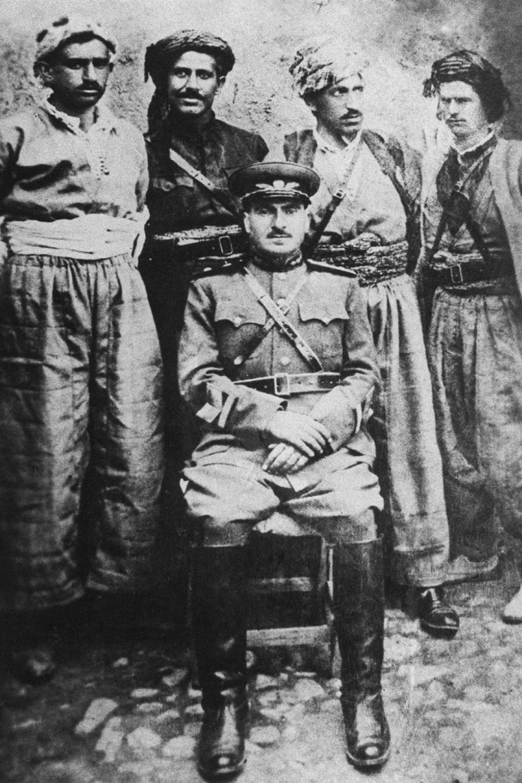 Mustafa Barzani with soldiers from the autonomous Republic of Mahabad in 1946.