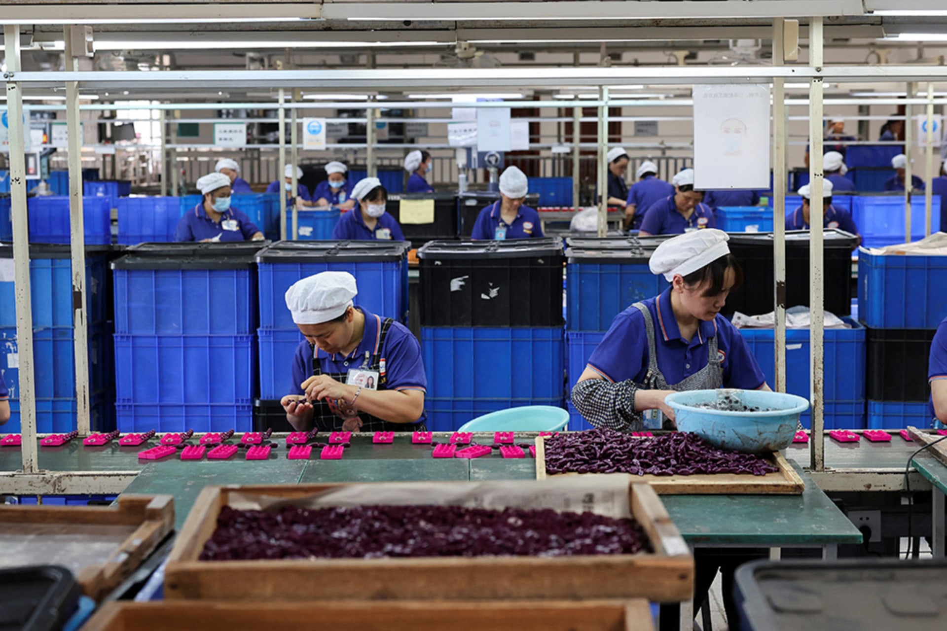 <p>Employees of Shaoguan Guanghua Plastic & Hardware Products Co., Ltd work to assemble toy parts in the factory in Shaoguan, Guangdong province, China May 9, 2025.</p>
