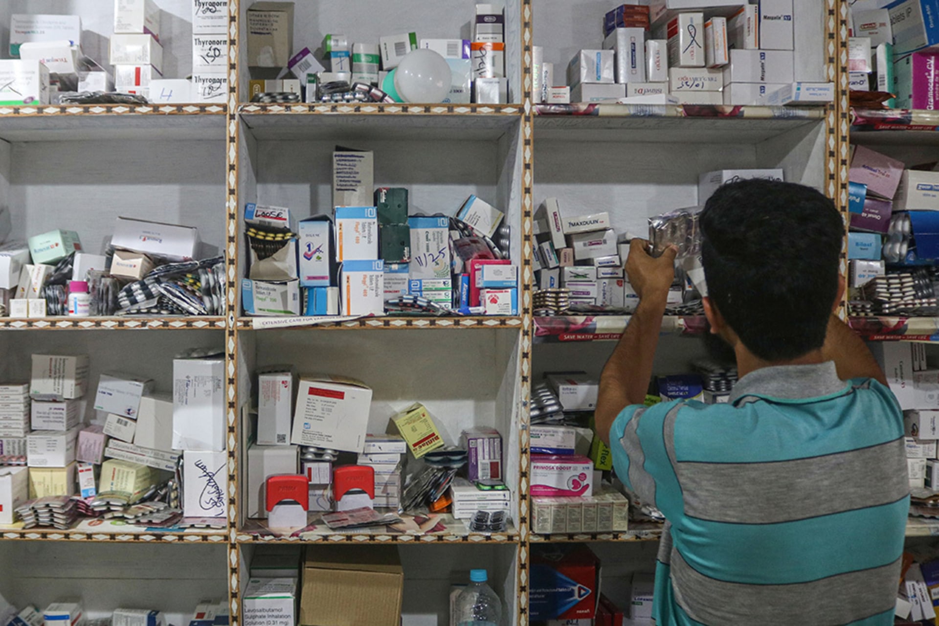 <p>A man arranges medicines in a chemist shop in Srinagar, Jammu and Kashmir, on July 31, 2025.</p>
