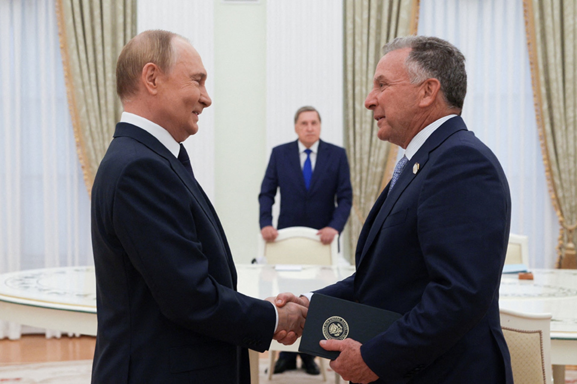 <p>Russian President Vladimir Putin welcomes U.S. President Donald Trump’s envoy Steve Witkoff during a meeting in Moscow, Russia August 6, 2025.</p>
