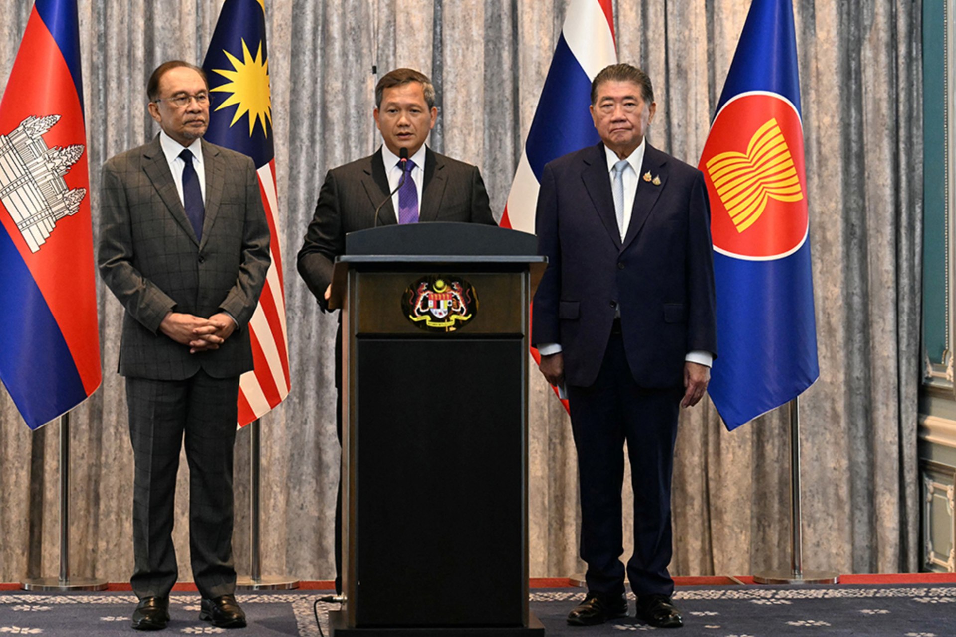 <p>Cambodia’s Prime Minister Hun Manet, Malaysia’s Prime Minister Anwar Ibrahim, and Thailand’s acting Prime Minister Phumtham Wechayachai during a press conference.</p>