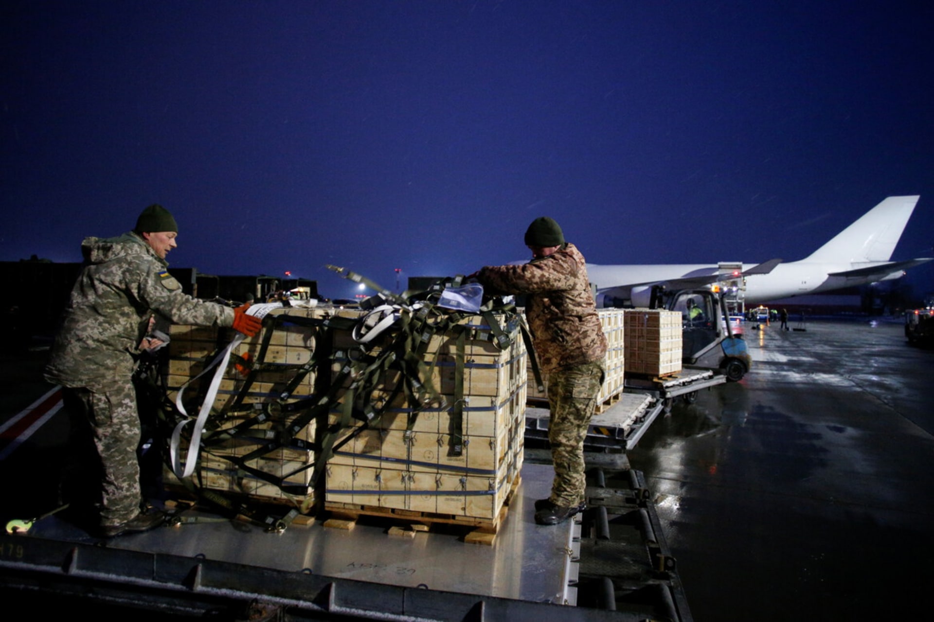 <p>Ukrainian service members unload a shipment of military aid, delivered as part of the United States’ security assistance to Ukraine, at the Boryspil International Airport outside Kyiv, Ukraine, February 5, 2022. </p>
