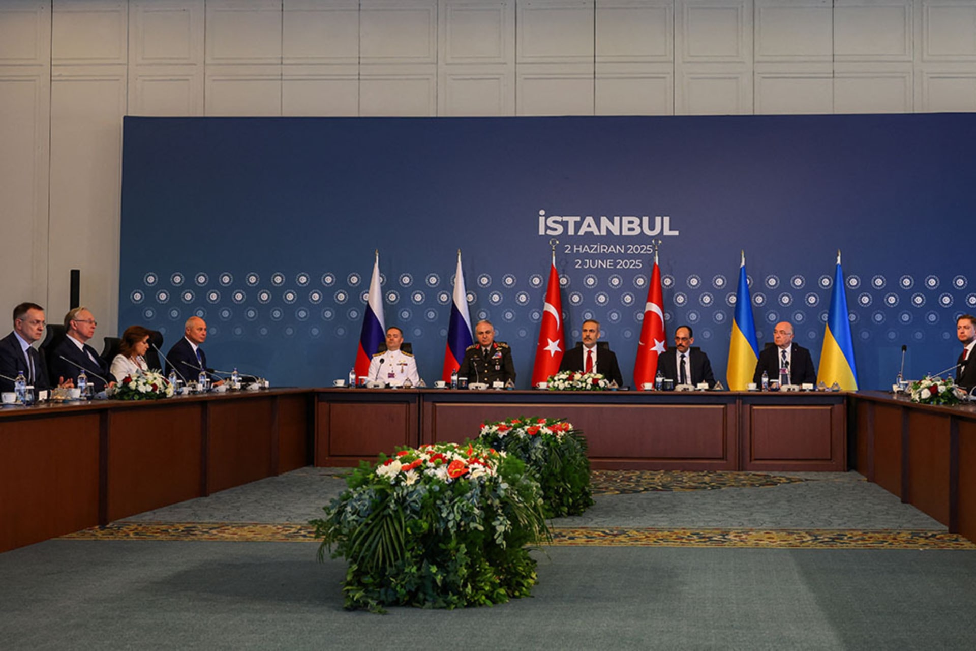 <p>Delegations from both sides attend a meeting at Ciragan Palace on the day of the second round of peace talks between Russia and Ukraine, in Istanbul, Turkey, June 2, 2025.</p>