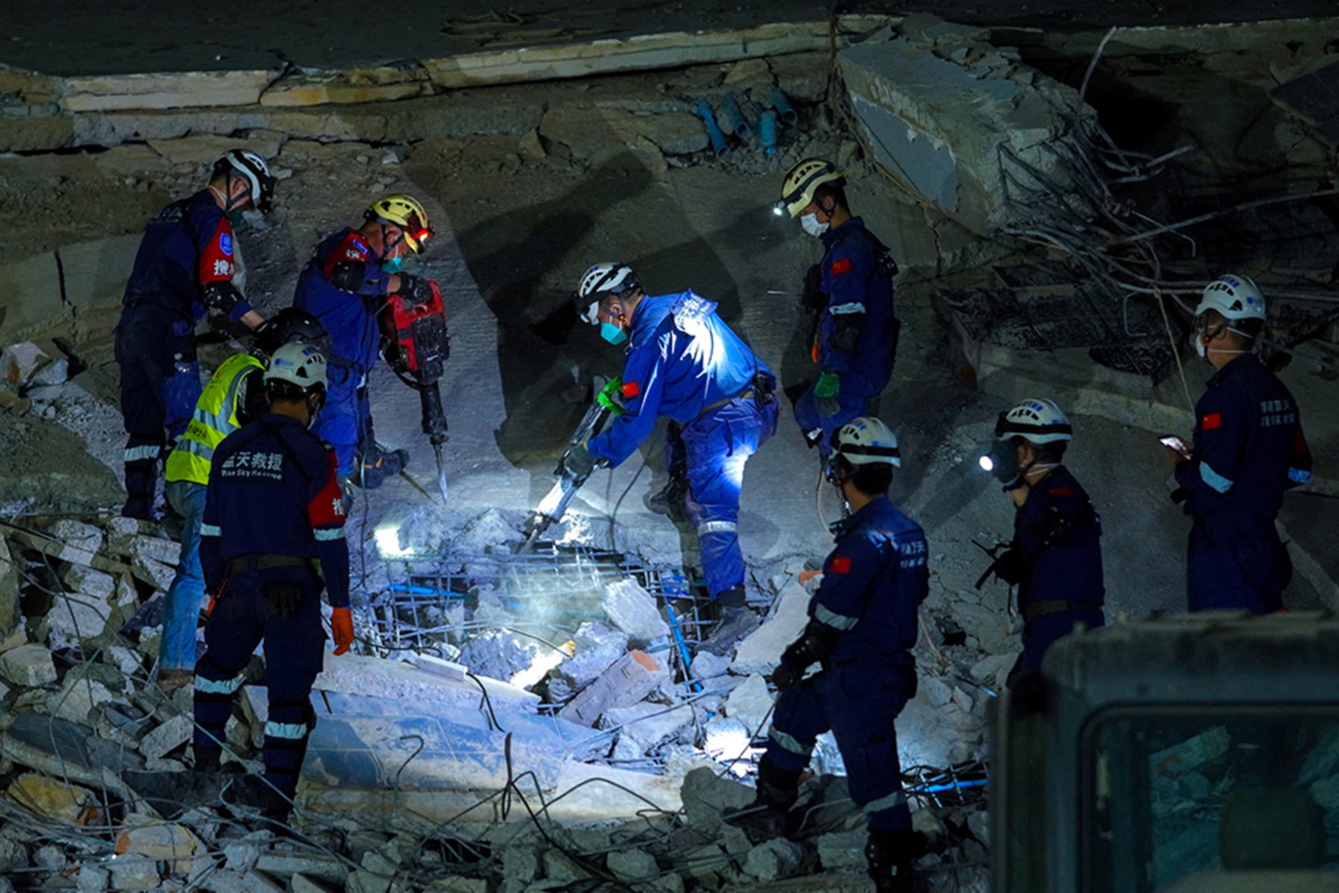 <p>Chinese rescue workers work at the site of a collapsed building, in the aftermath of a strong earthquake, in Mandalay, Myanmar, March 31, 2025.</p>
