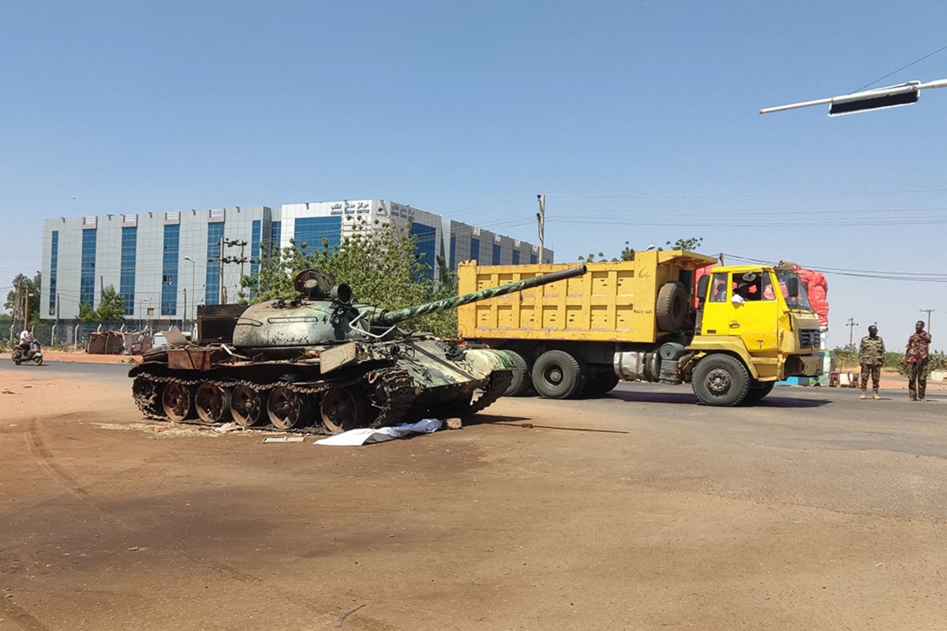<p>A truck drives past a Sudanese army tank at the entrance of Wad Madani in Sudan’s al-Jazira state after the regular army forces reclaimed the area from the Rapid Support Forces last month, in Wad Madani, Sudan on February 20, 2025.</p>