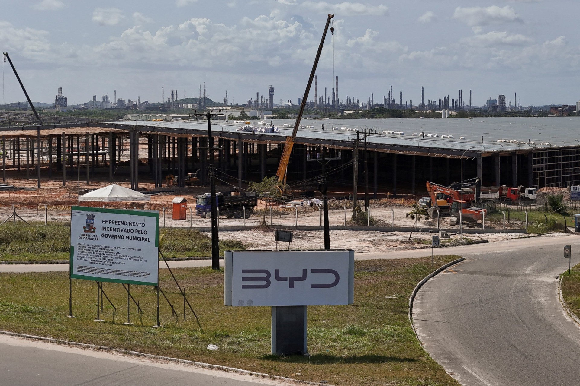 <p>A drone view shows BYD’s new electric vehicle (EV) factory’s construction site in Camacari, Brazil December 26, 2024.</p>
