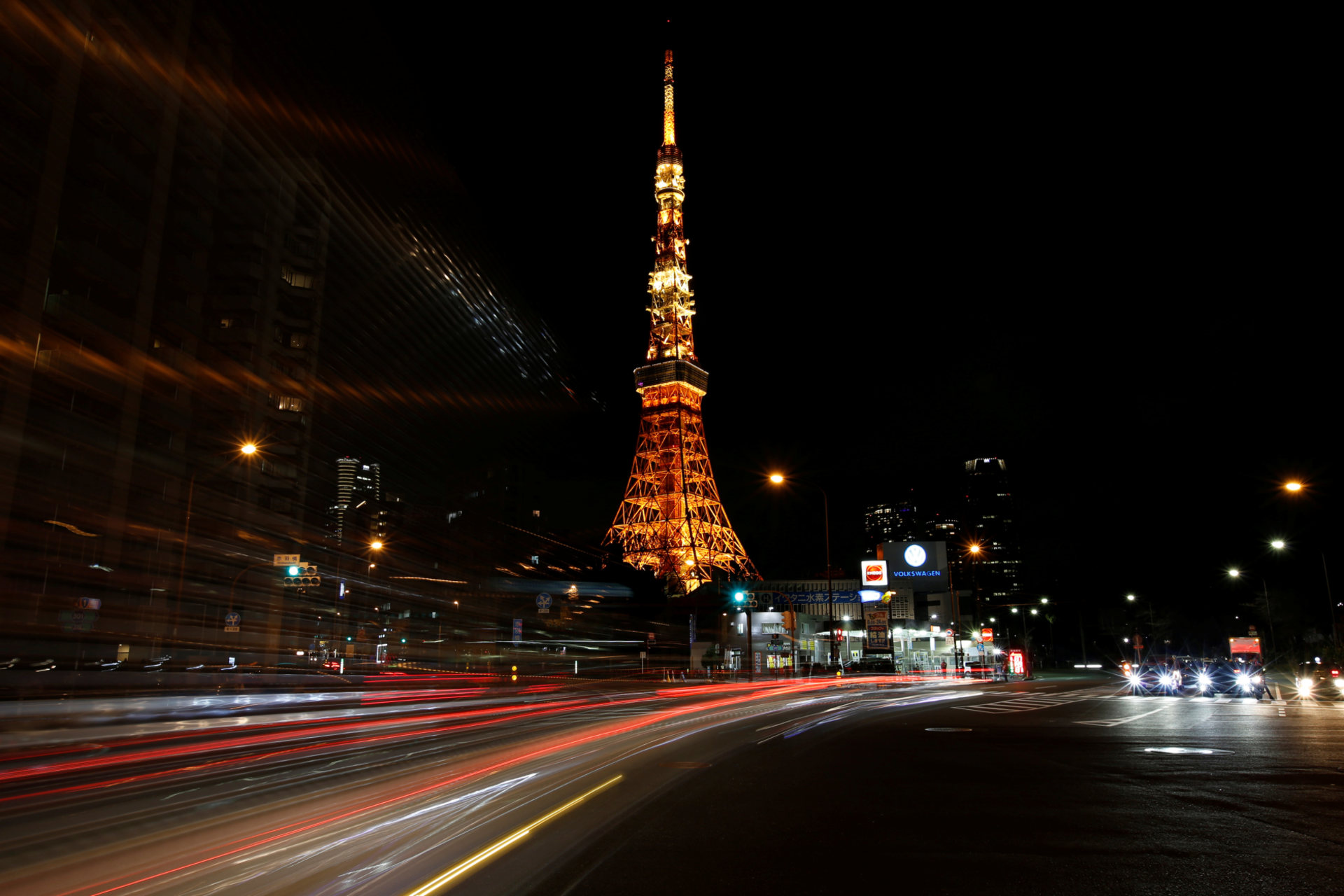 <p>The Tokyo Tower is seen illuminated minutes before Earth Hour in Tokyo, Japan </p>