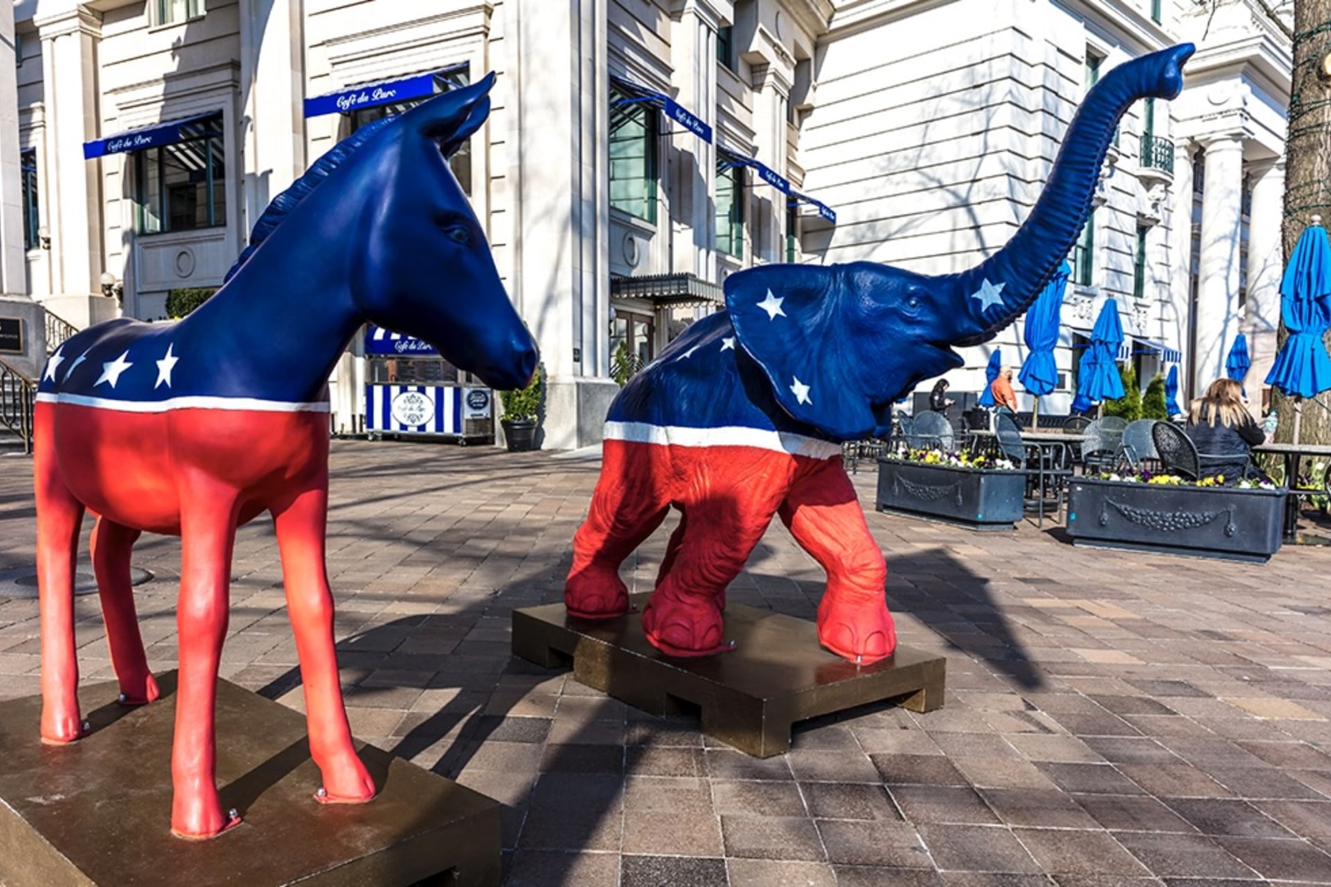 <p>Democratic mule and Republican elephant statues stand in front of the Willard Hotel in Washington, DC.</p>