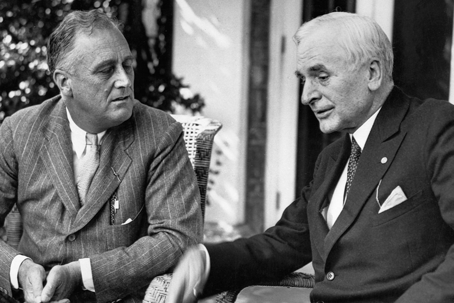 <p>President Franklin Delano Roosevelt speaks with Cordell Hull after Hull’s return from the London Economic Conference.</p>