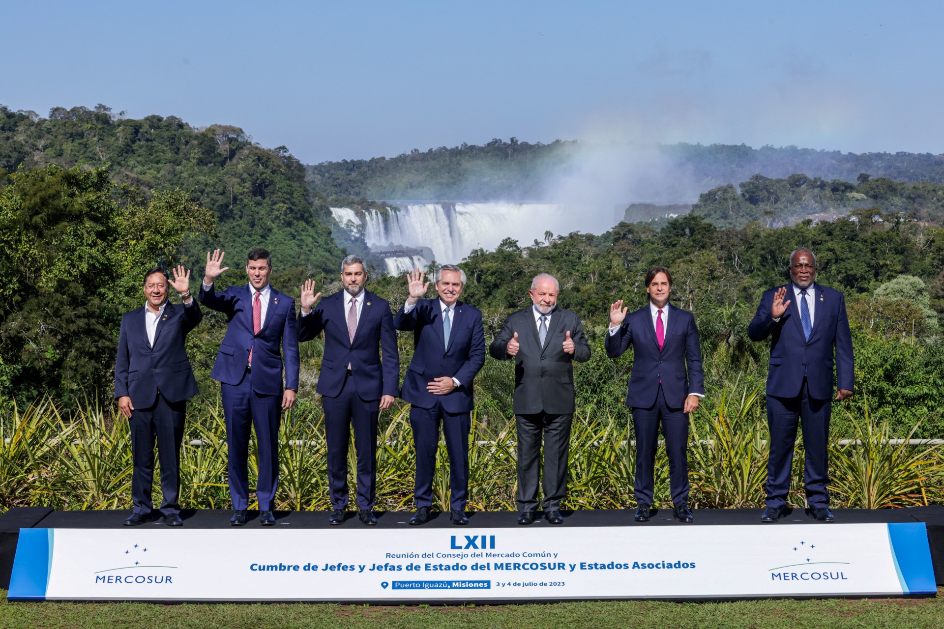 <p>The presidents of Brazil, Argentina, Paraguay, and Uruguay pose for a photo with representatives from Mercosur associate members, Guyana and Bolivia, at the Mercosur summit in Puerto Iguazu, Argentina on July 4, 2023.</p>