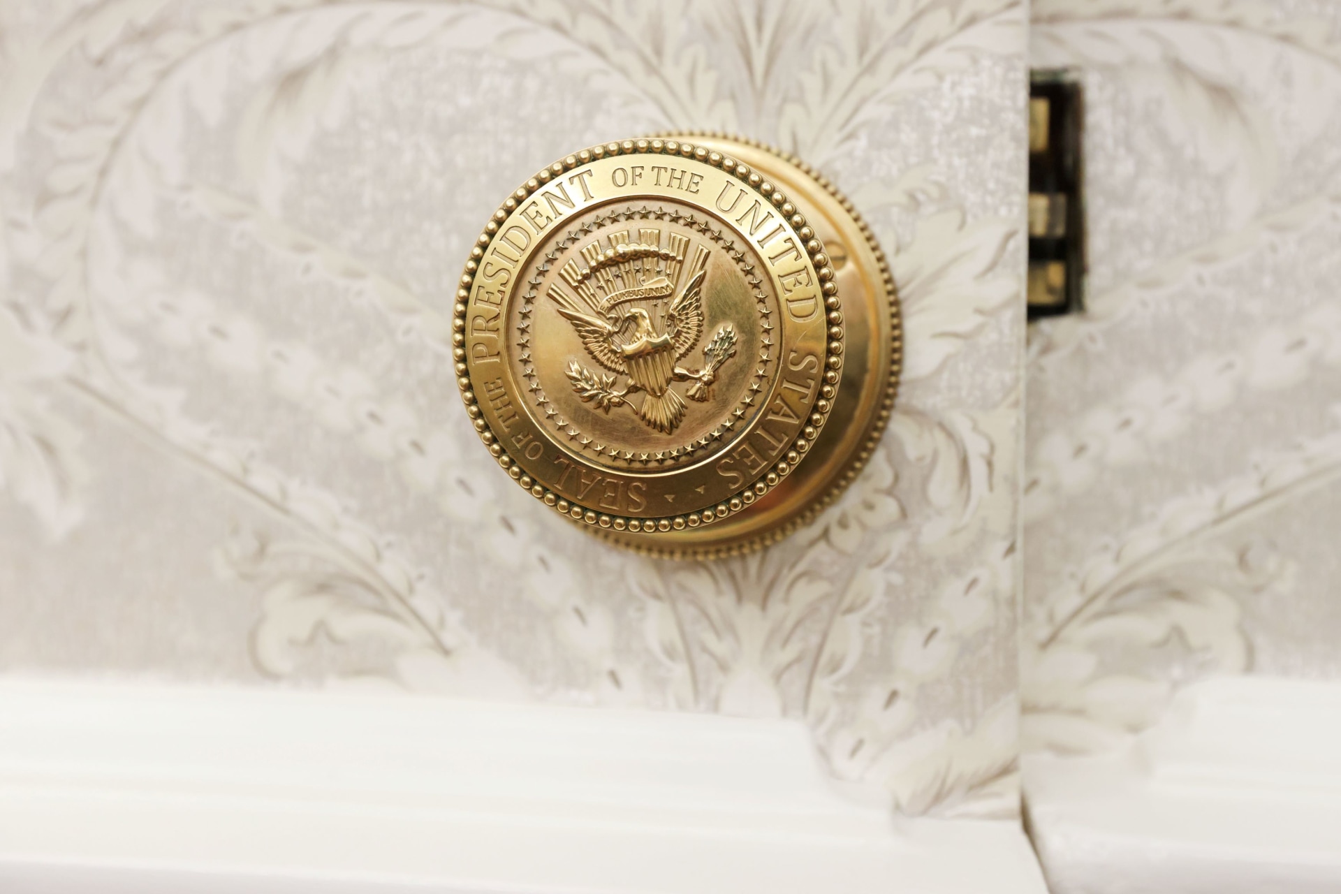 <p>The official seal of the President of the United States on a doorknob in the Oval Office.</p>

