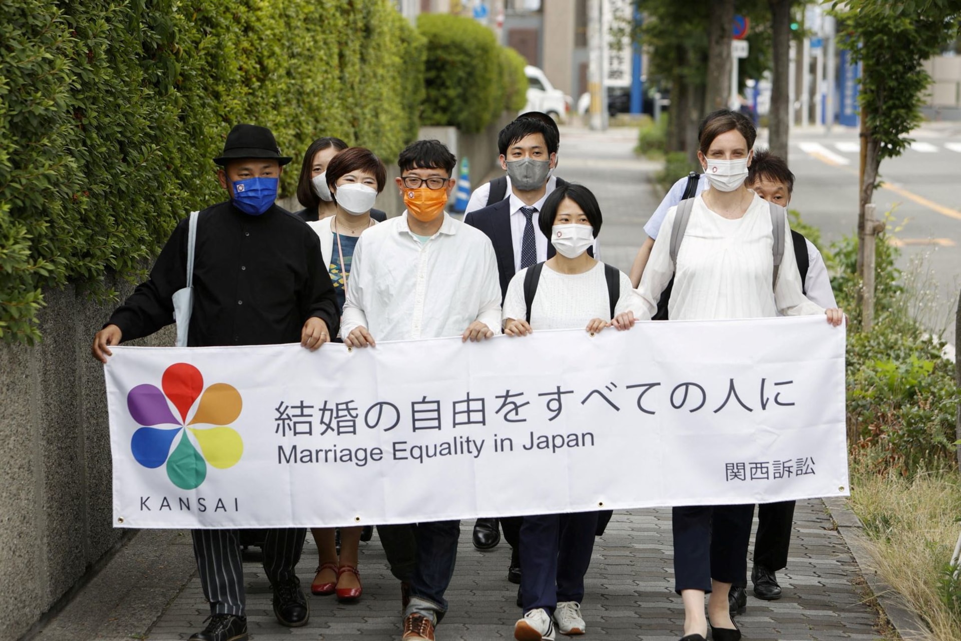 <p>Plaintiffs head to the Osaka District Court before the court delivers a ruling on the legality of same-sex marriages in Osaka, Osaka Prefecture, Japan</p>
