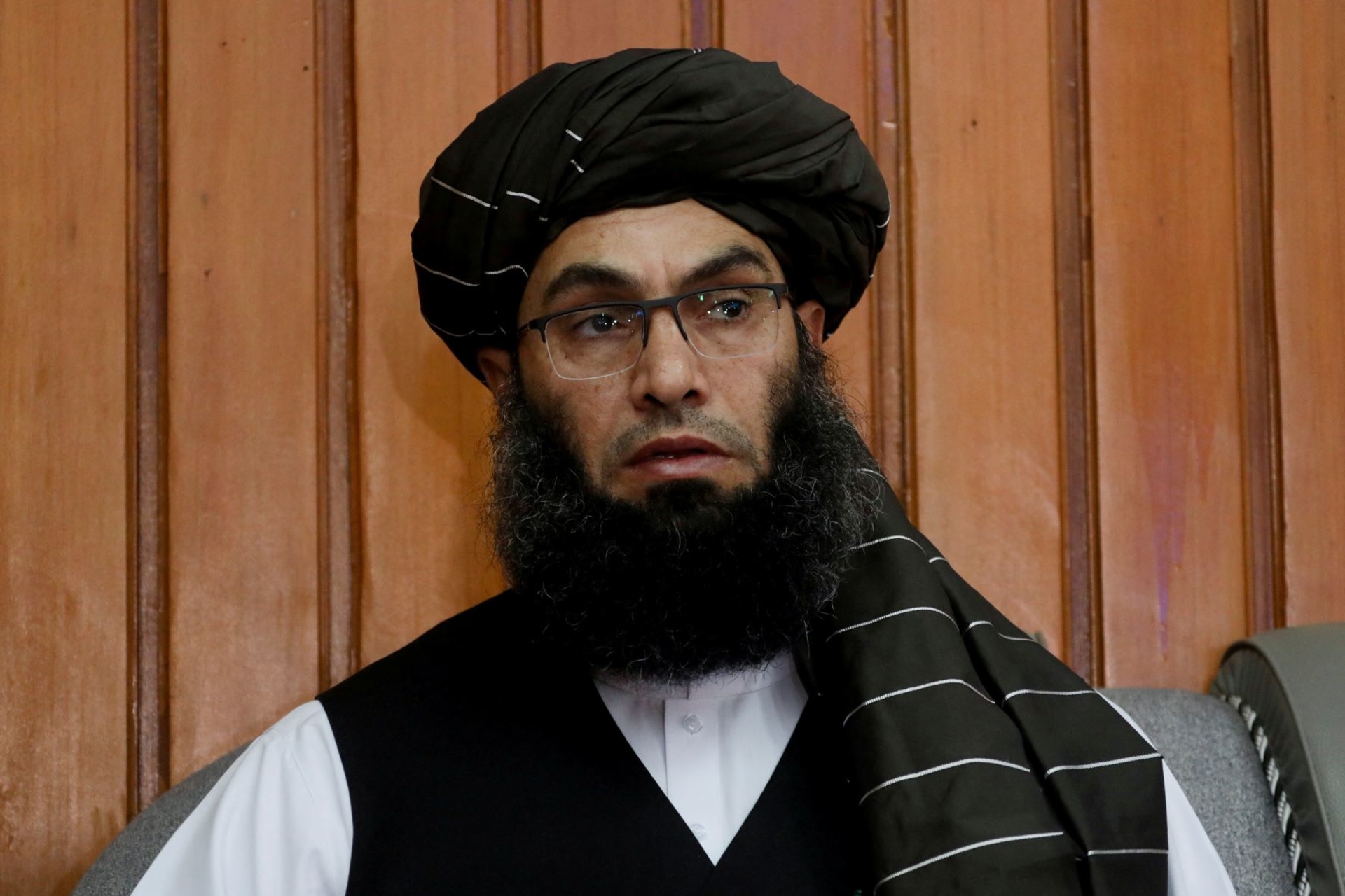<p>Taliban Minister of Virtue and Vice Sheikh Mohammad Khalid attends the news conference about a new command of hijab by Taliban leader Mullah Haibatullah Akhundzada, in Kabul, Afghanistan on May 7, 2022.</p>
