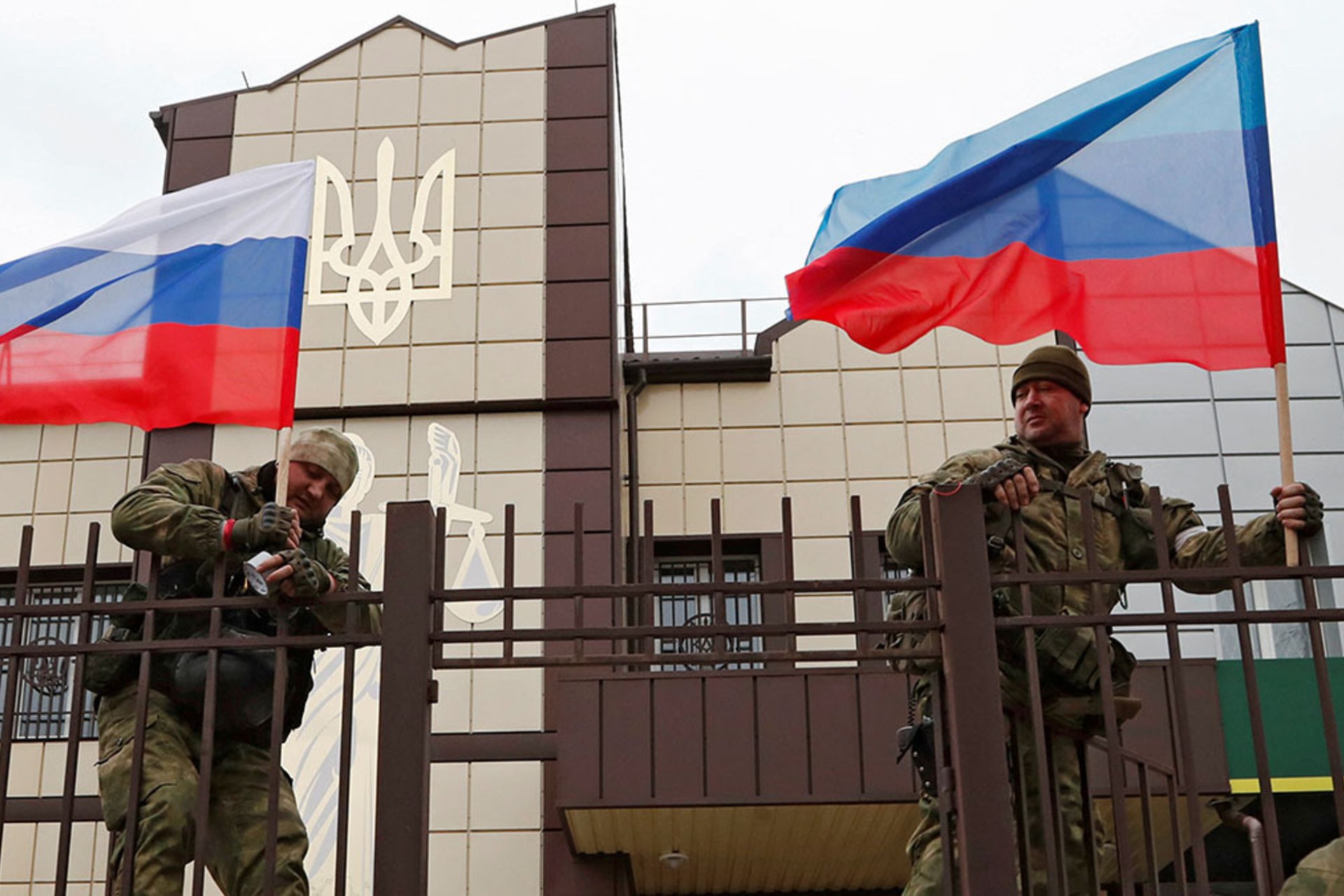 <p>Pro-Russian militia hoist flags of Russia and the separatist self-proclaimed Luhansk People’s Republic in February 2022.</p>
