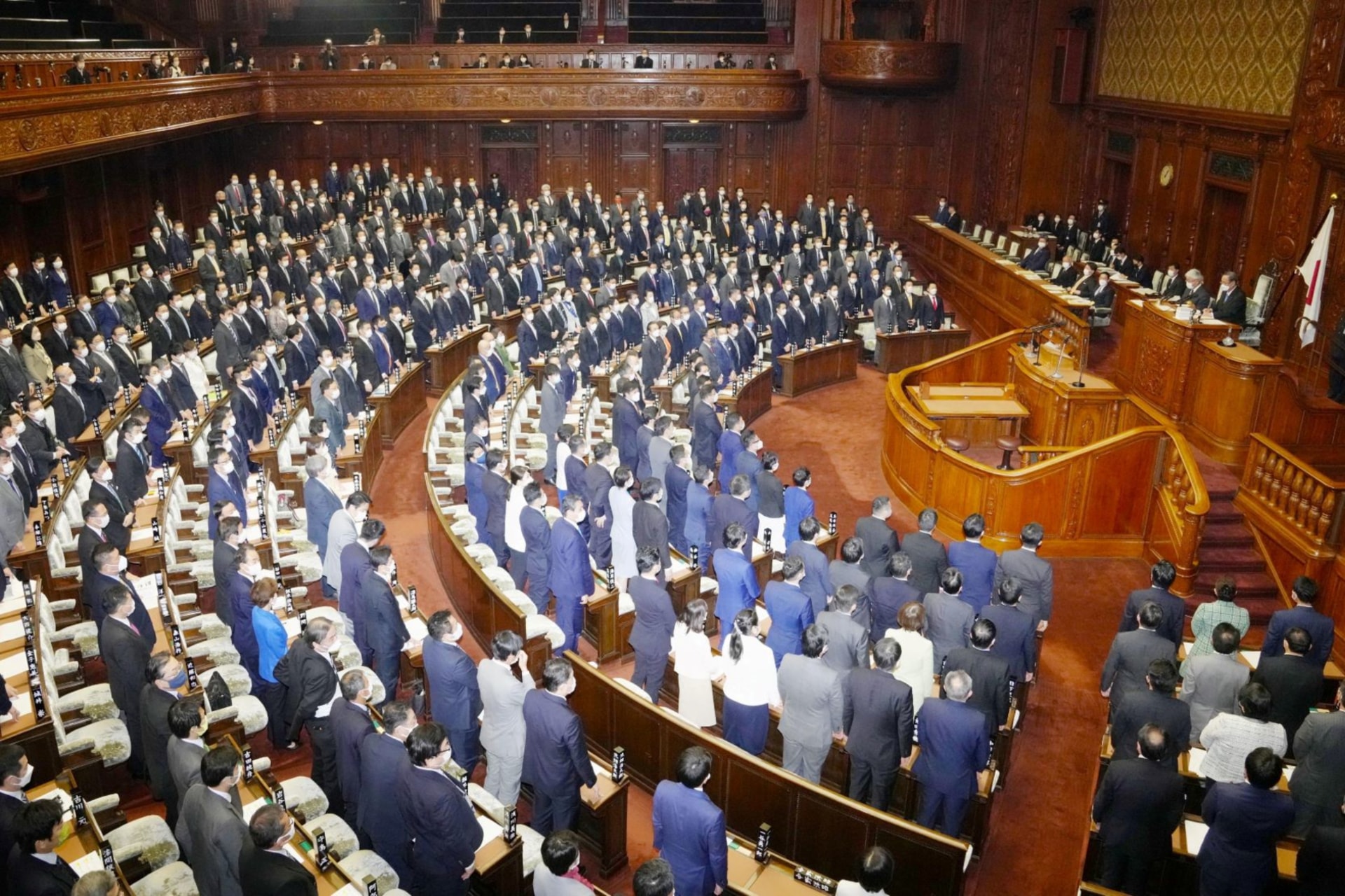 <p>Lawmakers stand up to show their support as Japan’s parliament adopts resolution on human rights in China at the parliament in Tokyo</p>
