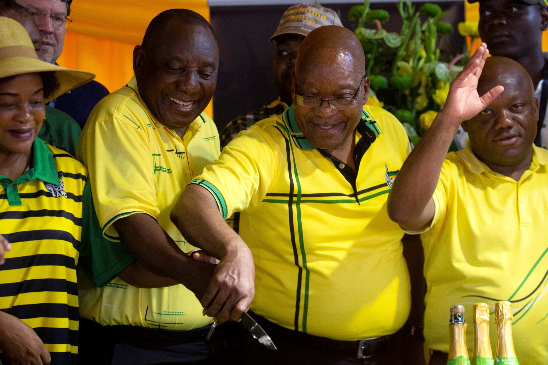 <p>South African President Cyril Ramaphosa and former President Jacob Zuma cut a cake celebrating the 107th anniversary of the African National Congress in Durban, South Africa on January 8, 2019.</p>
