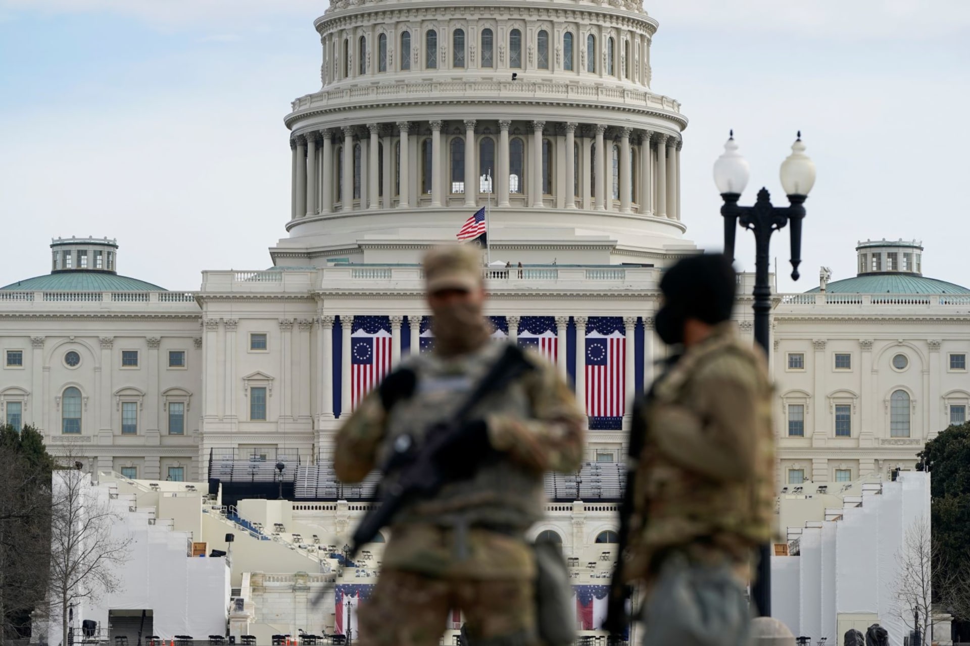 <p>National Guard members stand guard outside the U.S. Capitol ahead of U.S. President-elect Joe Biden’s inauguration, in Washington, DC, on January 17, 2021.</p>

