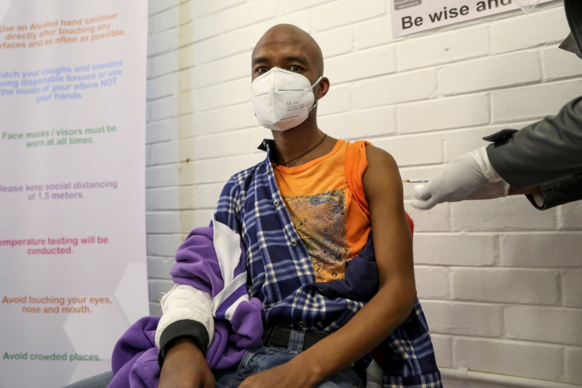 <p>A volunteer receives an injection from a medical worker during the country’s first human clinical trial for a potential vaccine against the novel coronavirus, at the Baragwanath hospital in Soweto, South Africa on June 24, 2020.</p>