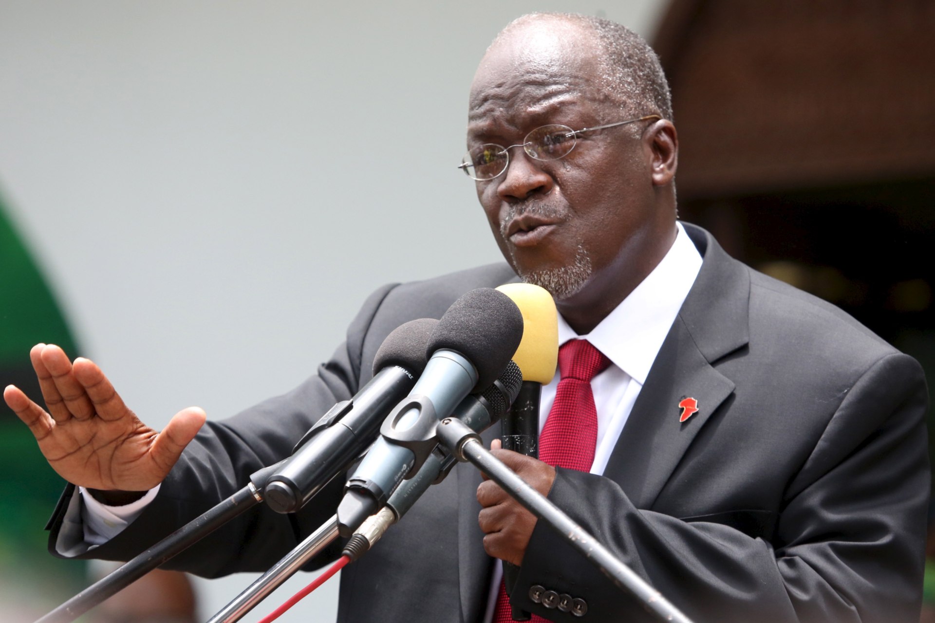 <p>Tanzania’s President John Magufuli addresses members of the ruling Chama Cha Mapinduzi Party (CCM) at the party’s sub-head office on Lumumba road in Dar es Salaam, October 30, 2015</p>
