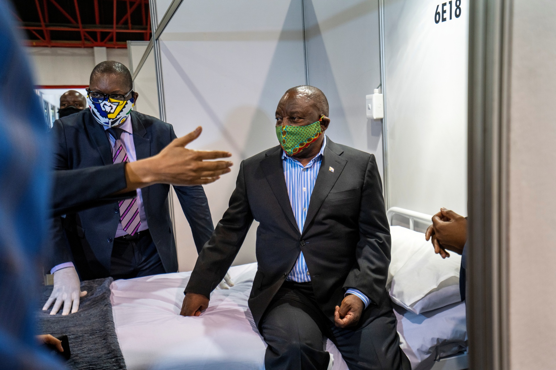 <p>South African President Cyril Ramaphosa visits the coronavirus disease (COVID-19) treatment facilities at the NASREC Expo Center in Johannesburg, South Africa, on April 24, 2020.</p>