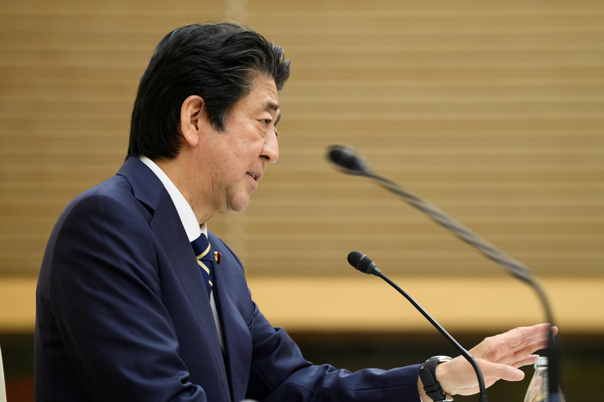 <p>Japan’s Prime Minister Shinzo Abe speaks during a news conference as the spread of the coronavirus disease (COVID-19) continues in Tokyo, Japan, May 14, 2020. Akio Kon/Pool via REUTERS</p>
