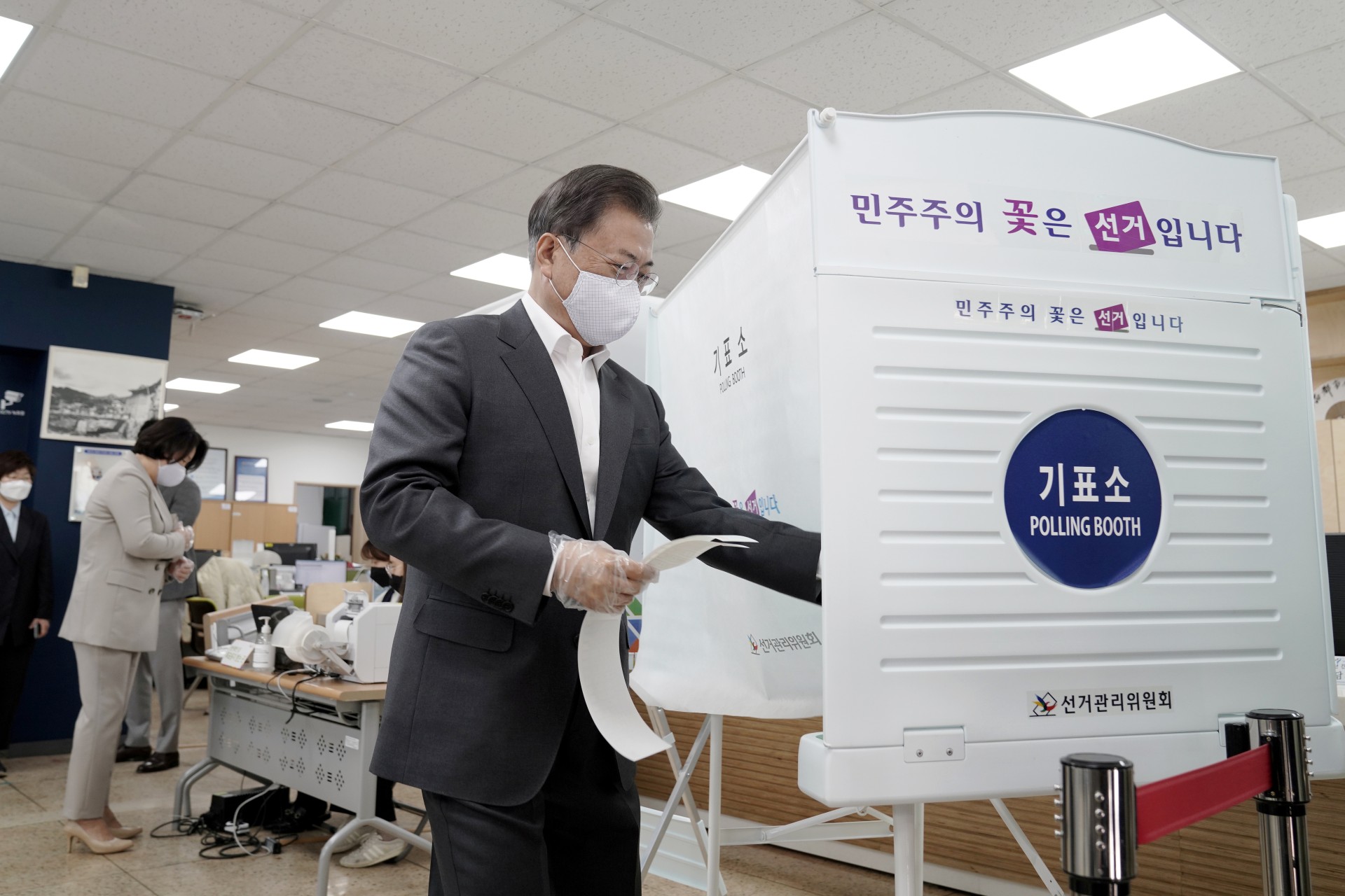 <p>South Korean President Moon Jae-in wears a mask and plastic gloves to protect against COVID-19 as he votes in the parliamentary elections at a polling station in Seoul, South Korea, on April 10, 2020.</p>