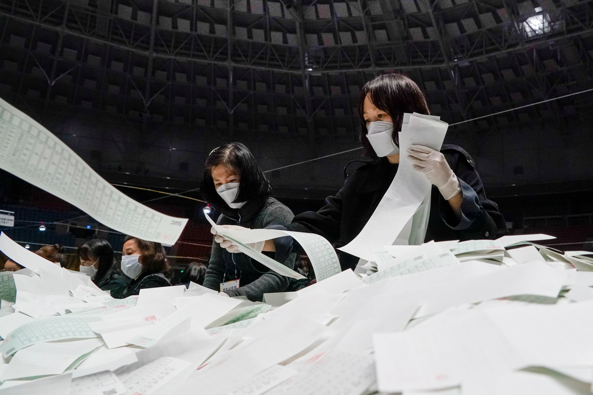 <p>National Election Commission officials count ballots for the parliamentary elections, amid the COVID-19 outbreak, in Seoul, South Korea, on April 15, 2020.</p>