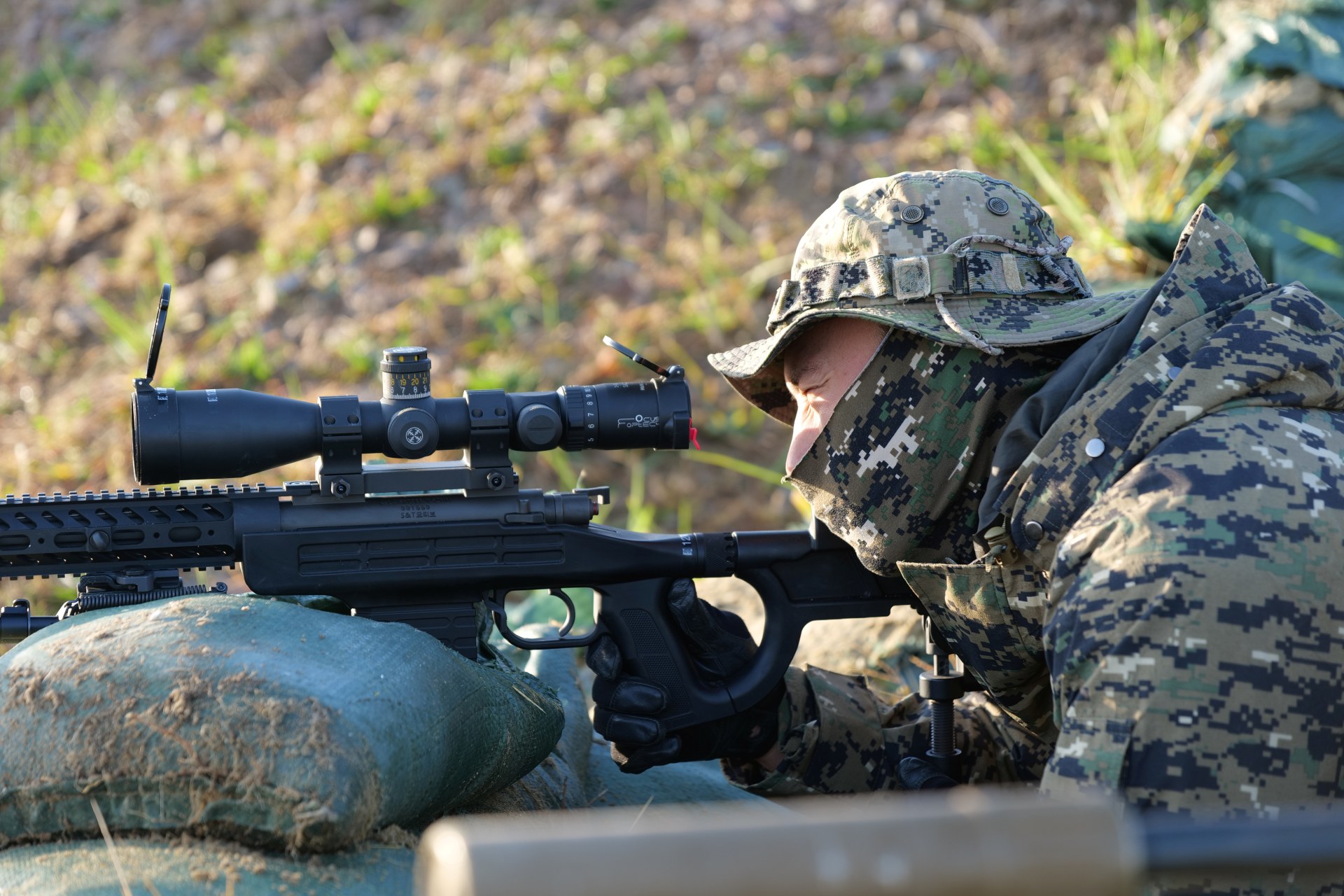 <p>A member of South Korea Special Warfare Command takes part in a joint military exercise conducted by South Korean and U.S. special forces troops at Gunsan Air Force base in Gunsan, South Korea, on November 14, 2019. </p>
