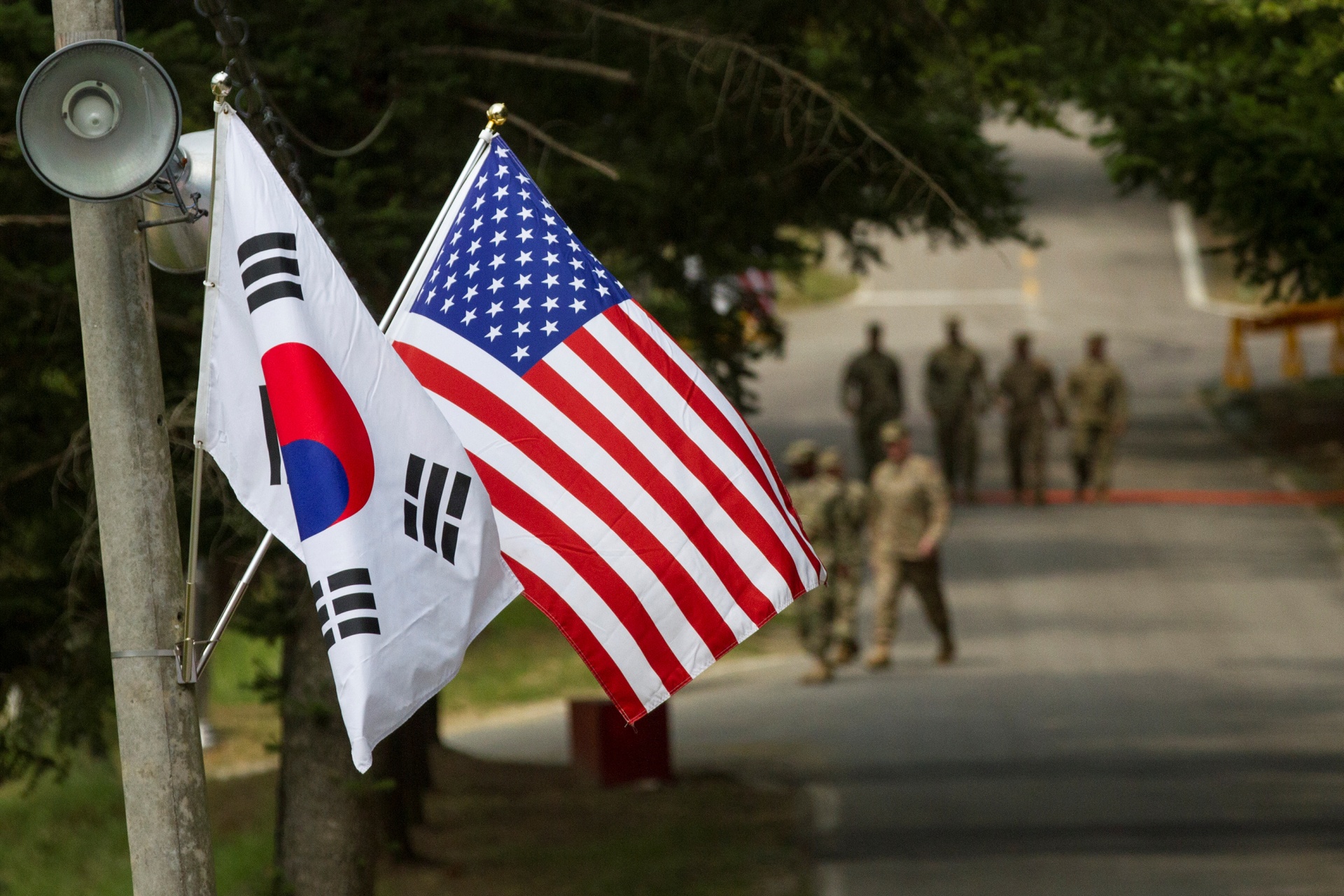 <p>The South Korean and American flags fly next to each other at Yongin, South Korea, August 23, 2016.</p>
