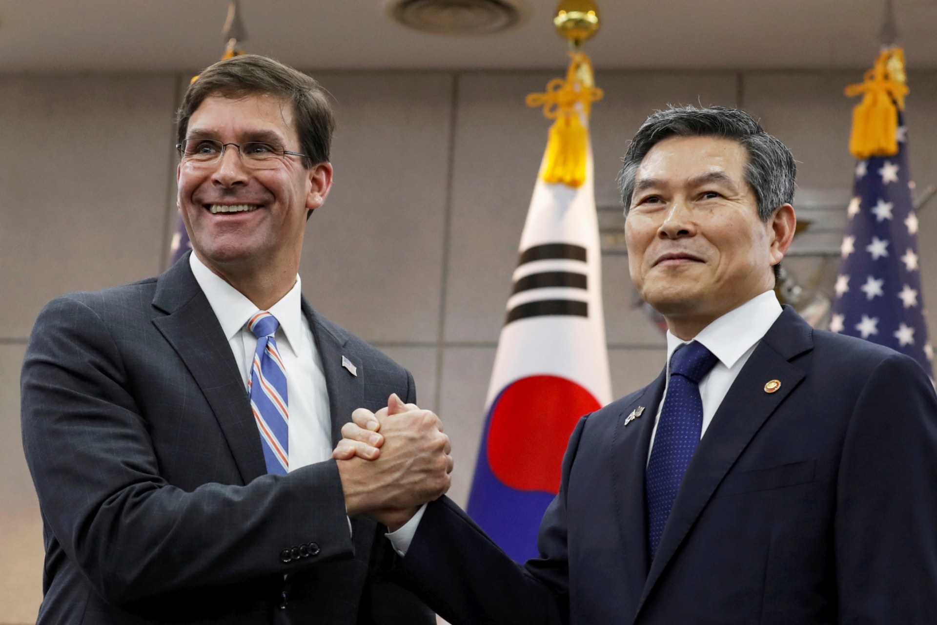 <p>U.S. Defense Secretary Mark Esper and South Korean Defense Minister Jeong Kyeong-doo pose ahead of a meeting at the Defense Ministry in Seoul, South Korea, on August 9, 2019. </p>
