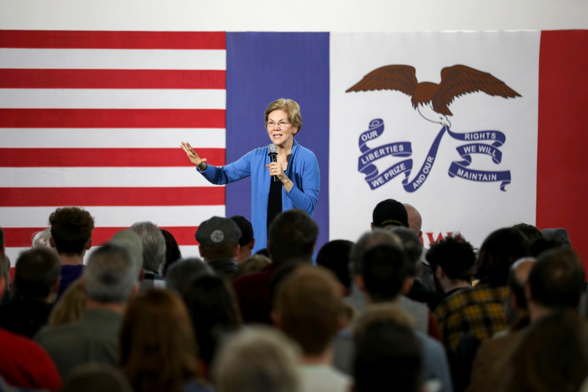 <p>Senator Elizabeth Warren speaks to a crowd in Davenport, Iowa, on January 5. </p>
