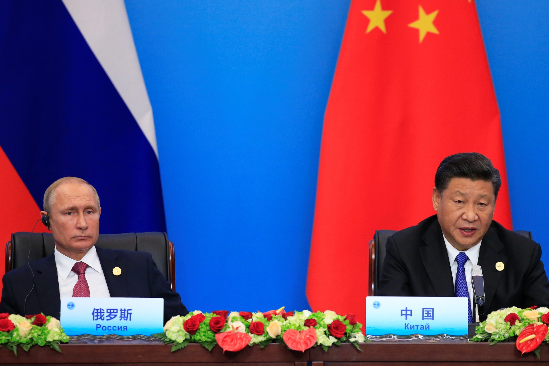<p>China’s President Xi Jinping and Russia’s President Vladimir Putin attend a signing ceremony during a Shanghai Cooperation Organization (SCO) summit in Qingdao, Shandong Province, China on June 10, 2018.</p>
