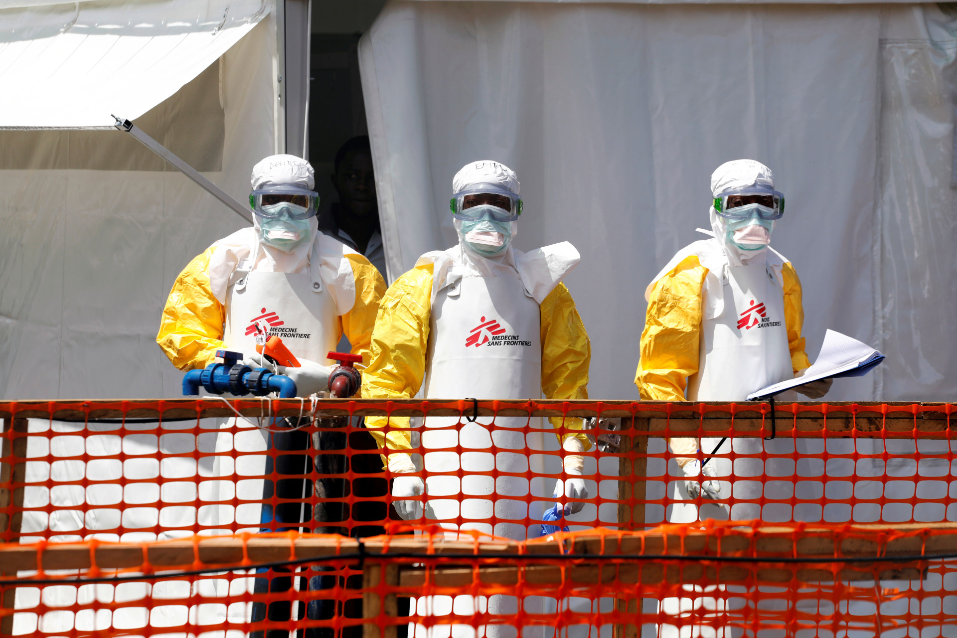 <p>Health workers dressed in protective suits are seen at the newly constructed MSF(Doctors Without Borders) Ebola treatment centre in Goma, Democratic Republic of Congo, August 4, 2019.</p>