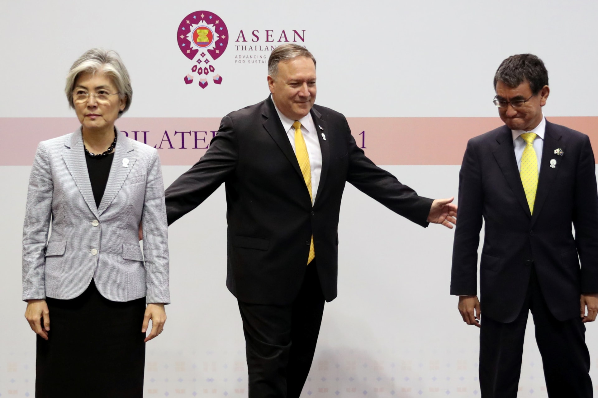 <p>U.S. Secretary of State Mike Pompeo poses with Japanese counterpart Taro Kono and South Korean counterpart Kang Kyung-wha after a meeting on the sidelines of the ASEAN and dialogue partners foreign ministers’ meeting in Bangkok, Thailand August 2, 2019.</p>
