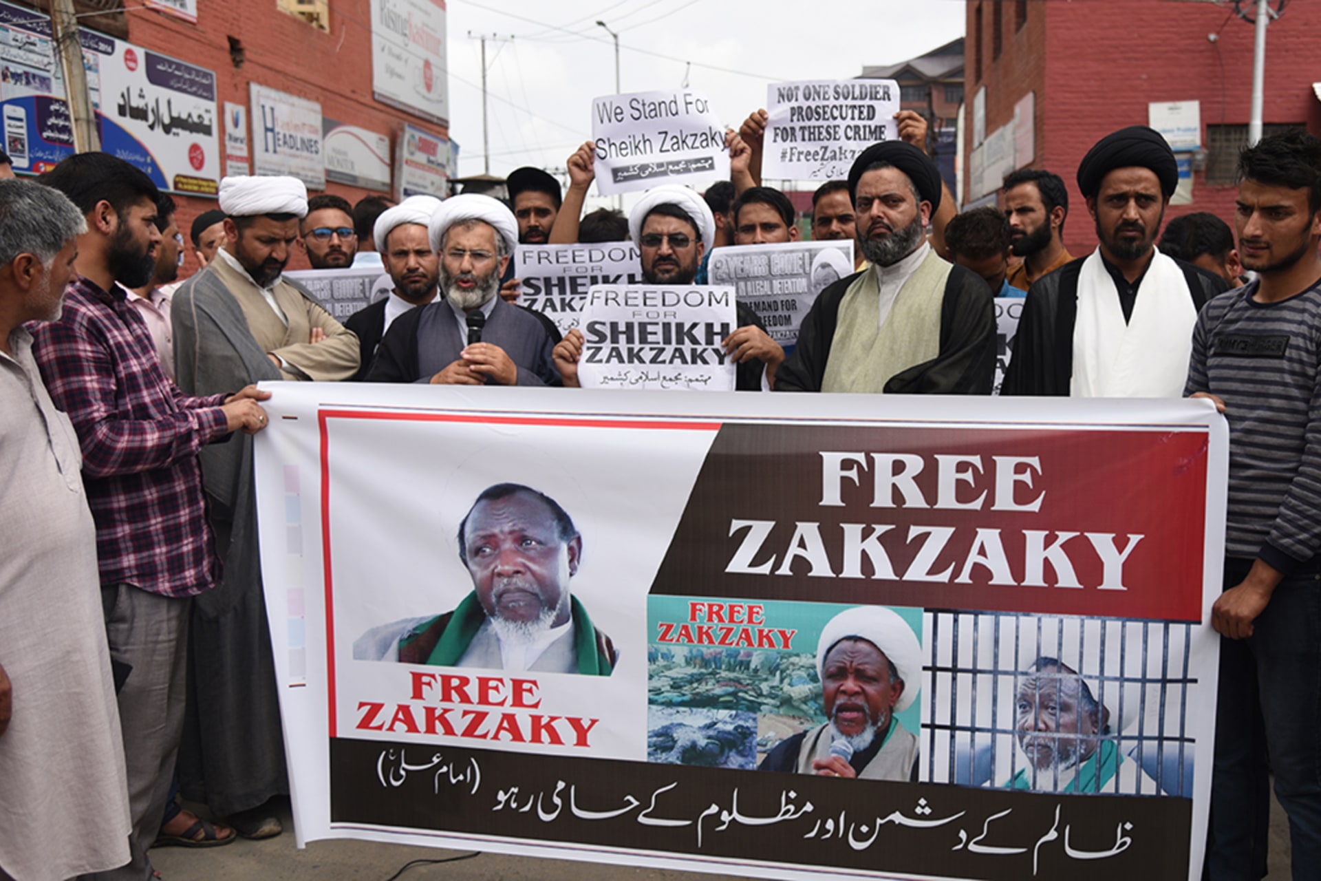 <p>Kashmiri Shia Muslim demonstrators hold a banner during a protest in Srinagar, Kashmir, on July 26, 2019.</p>
